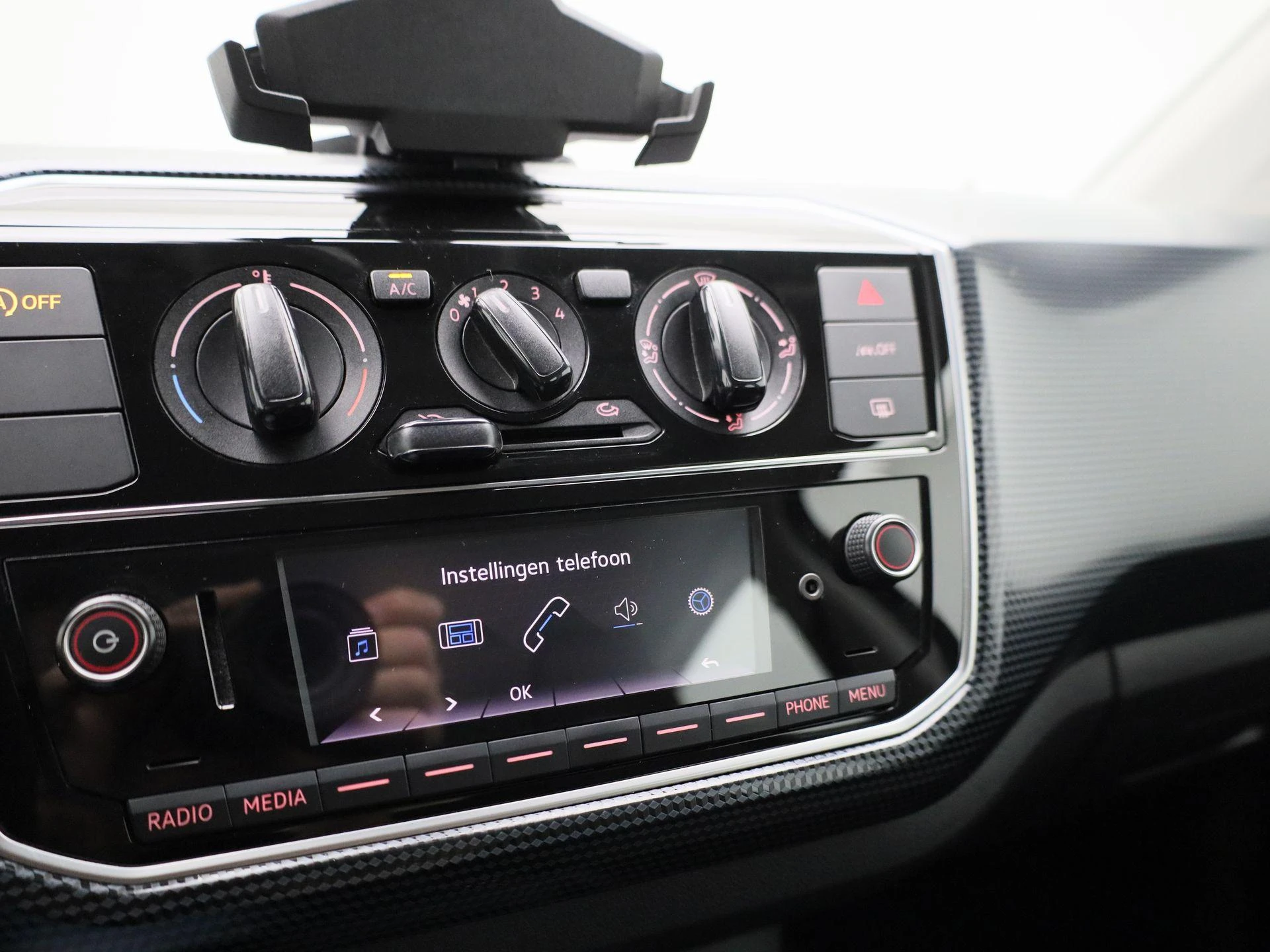 Volkswagen-up!-image-21
