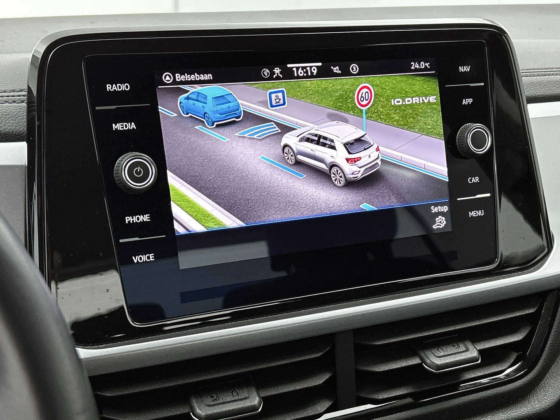 Volkswagen-T-Roc-image-8