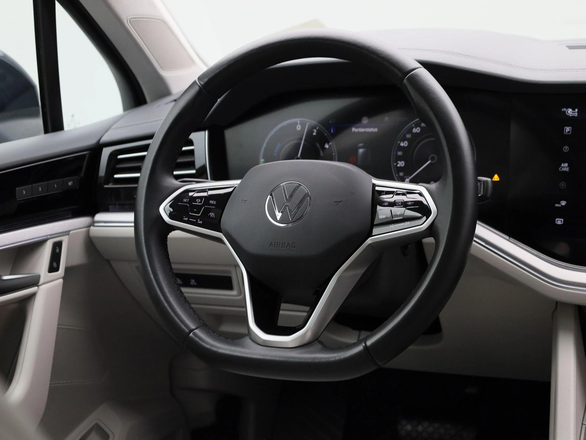 Volkswagen-Touareg-image-9