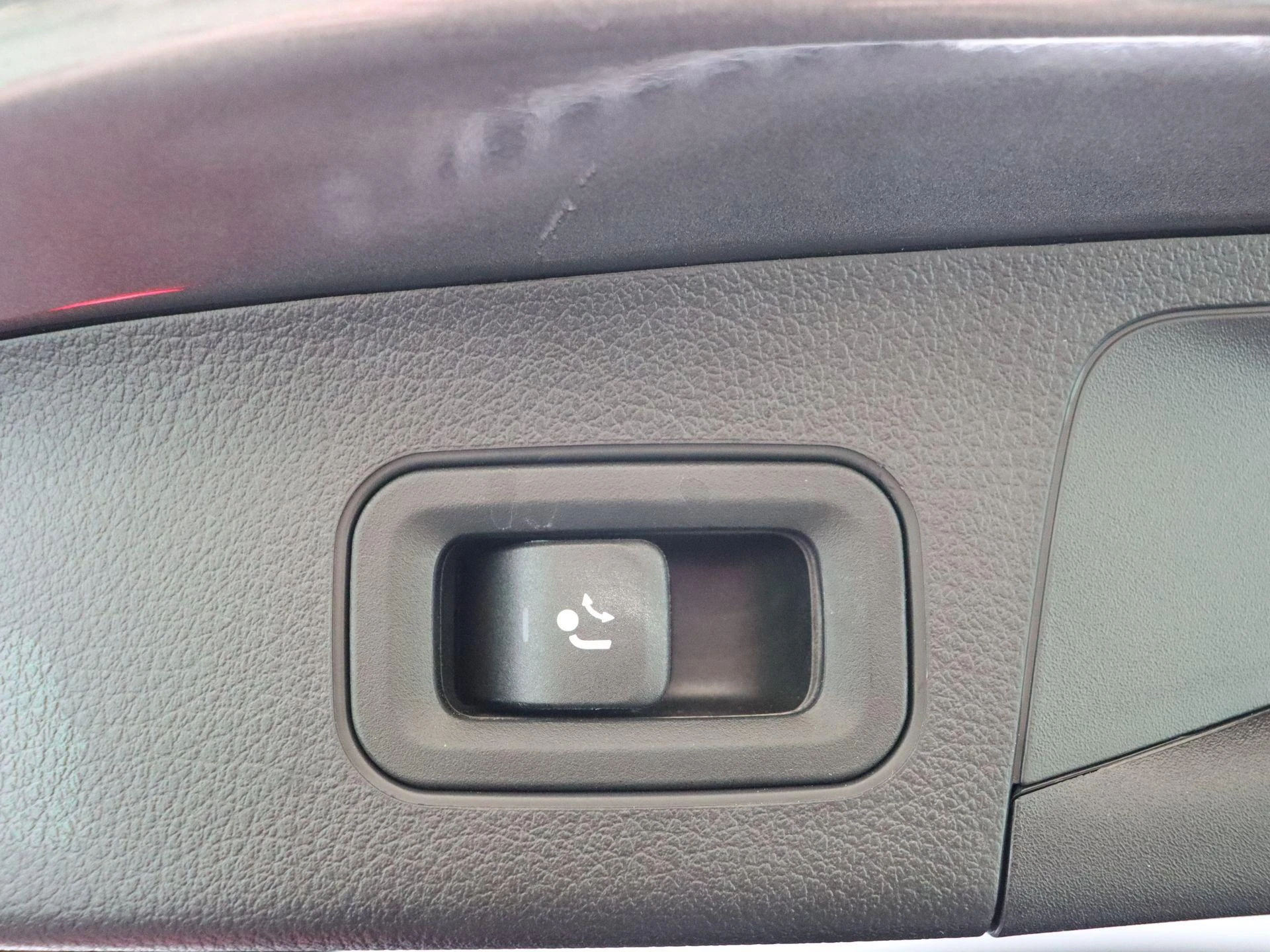 Mercedes-Benz-EQA-image-20