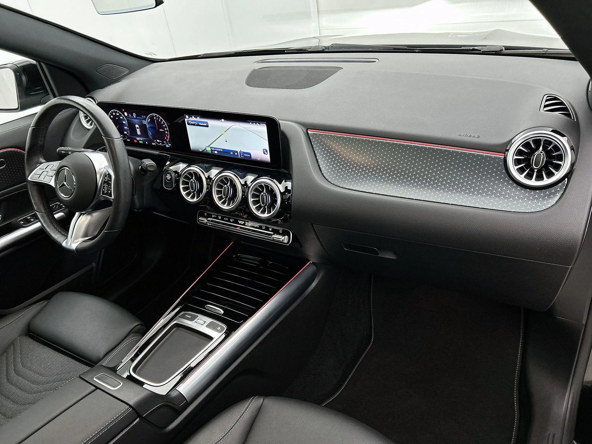 Mercedes-Benz-GLA-image-20