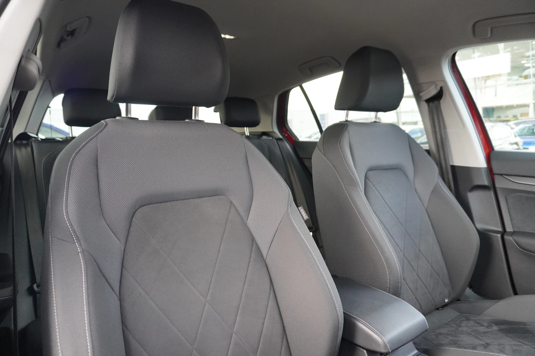 Volkswagen-Golf-image-8