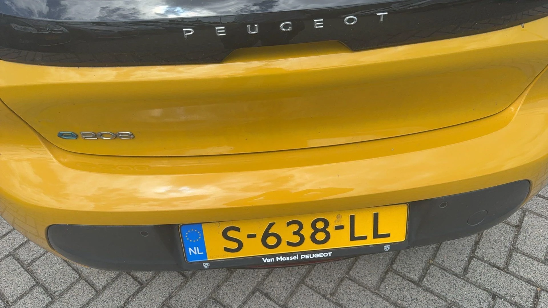 Peugeot-e-208-image-29