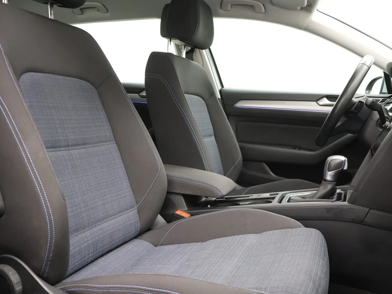 Volkswagen-Passat-image-12