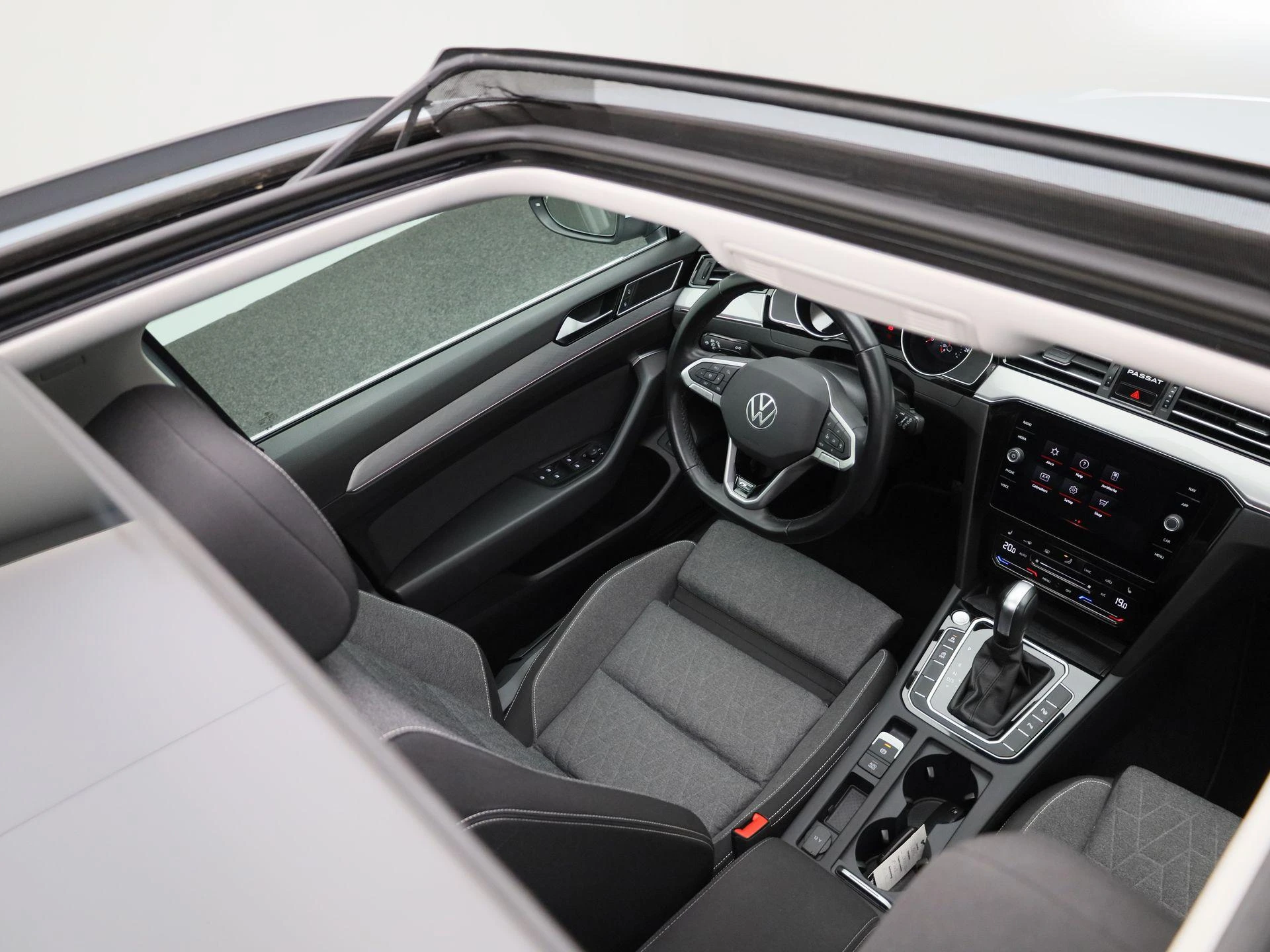 Volkswagen-Passat-image-33