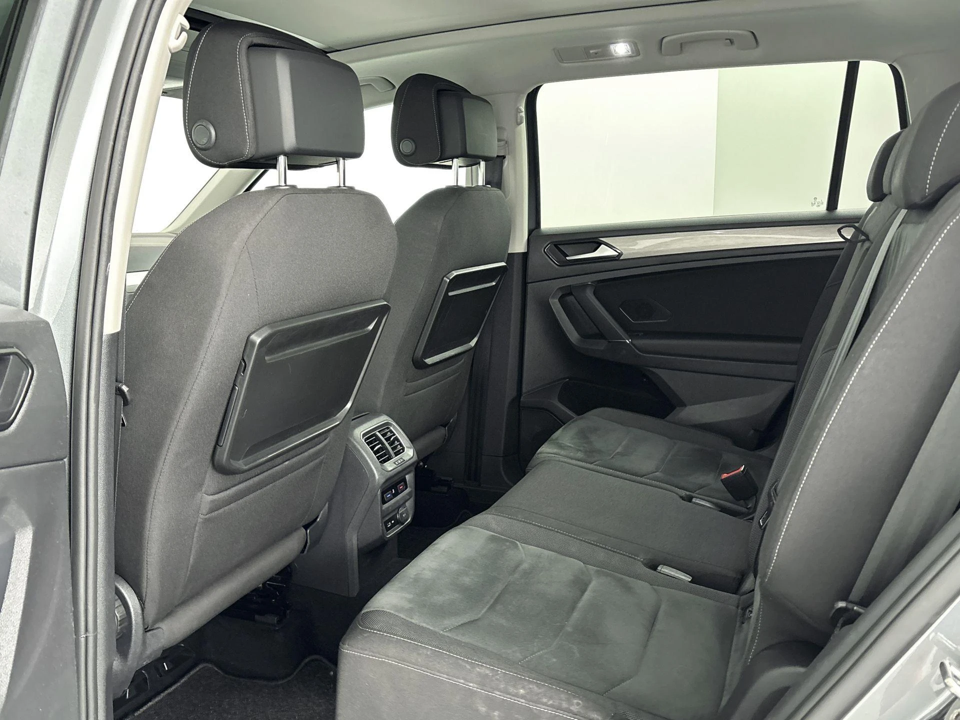 Volkswagen-Tiguan Allspace-image-23
