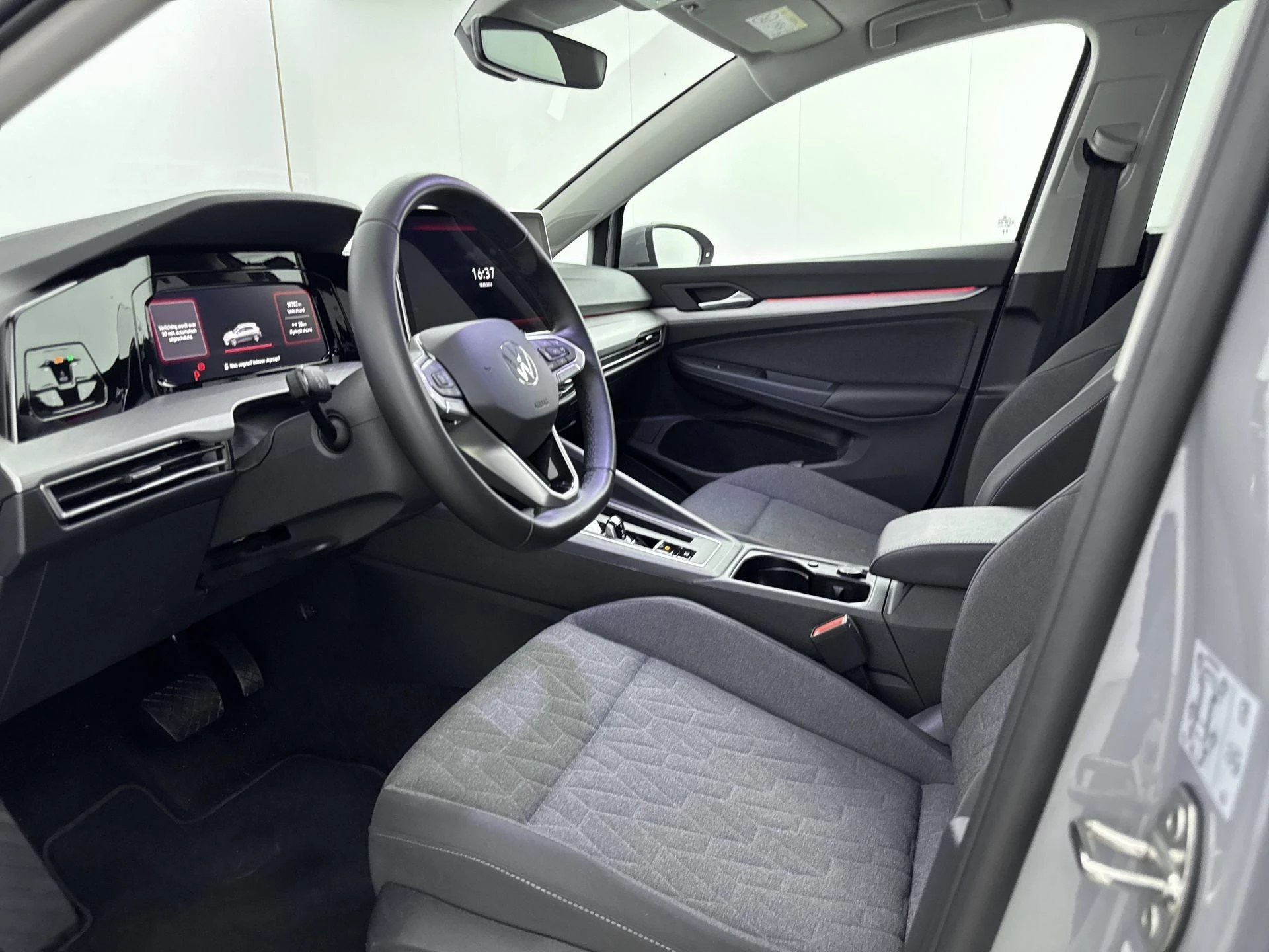 Volkswagen-Golf-image-7