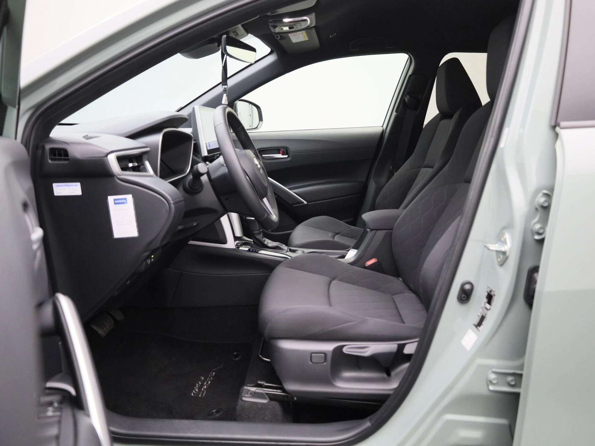 Toyota-Corolla Cross-image-10