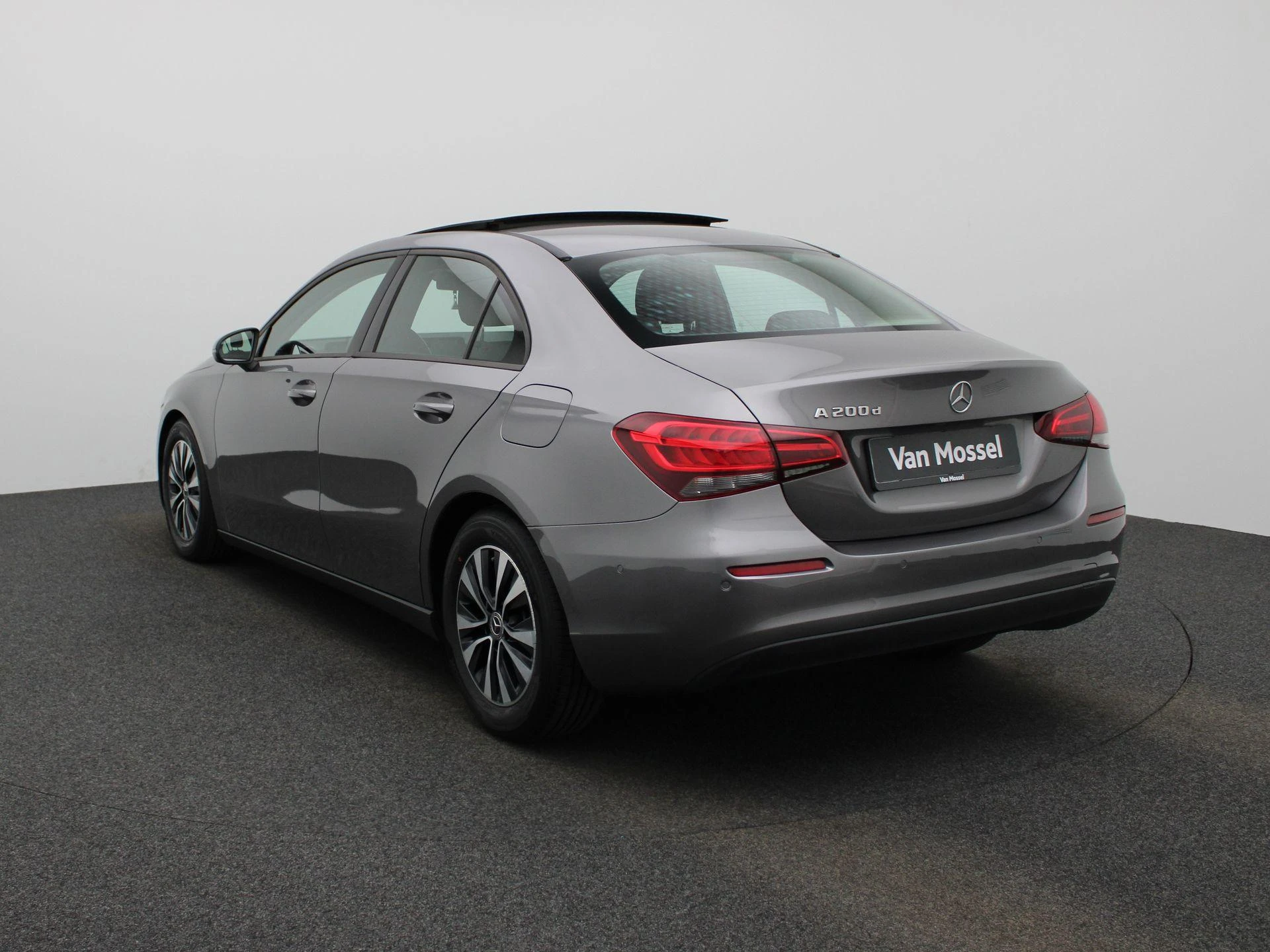 Mercedes-Benz-A-Klasse-image-1