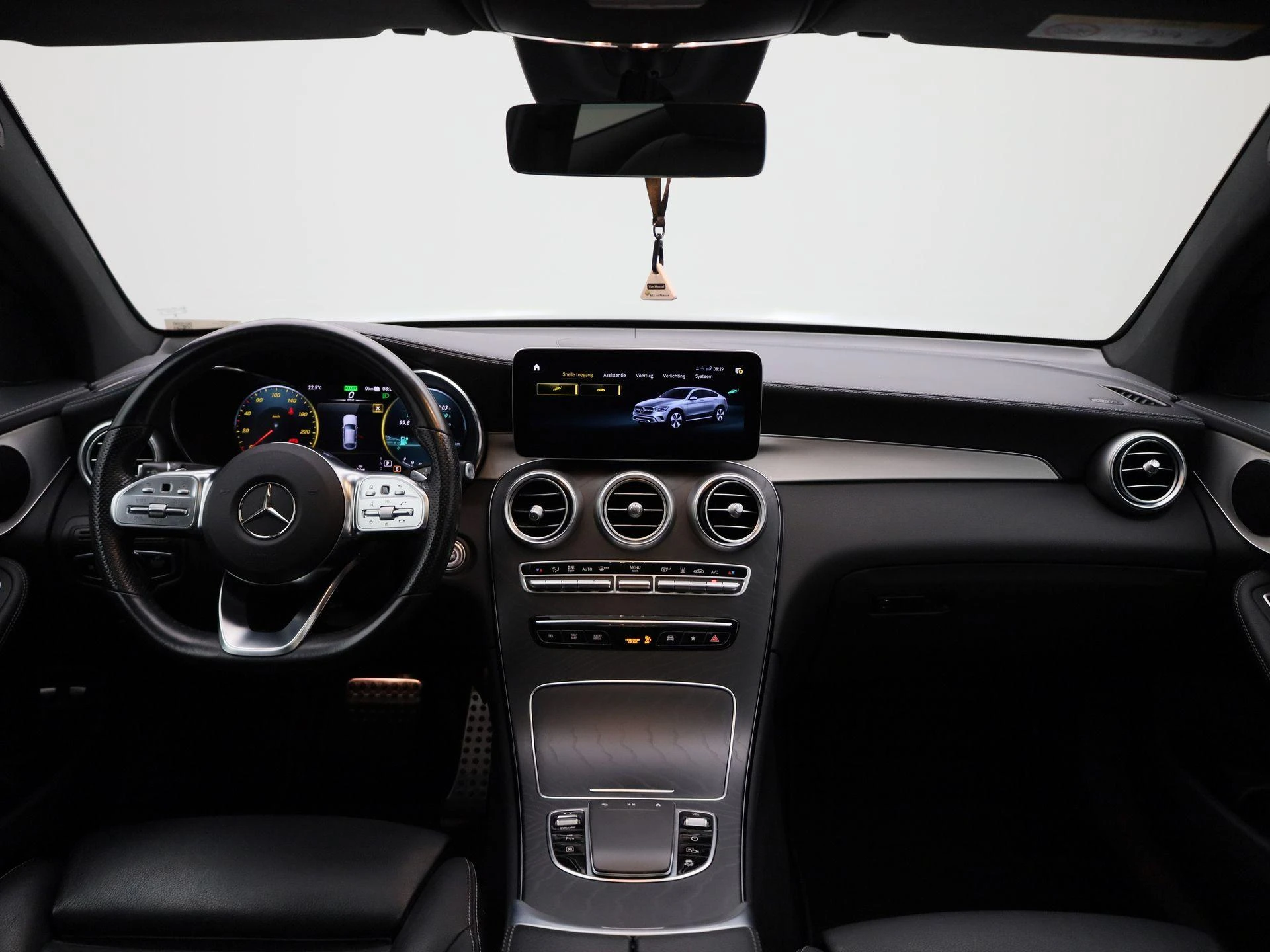 Mercedes-Benz-GLC-image-37