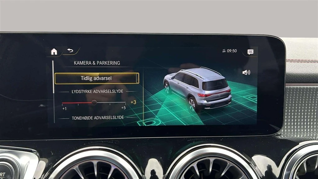 Mercedes-Benz-EQB-image-19