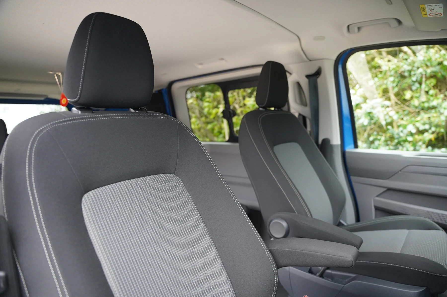 Volkswagen-Transporter-image-24