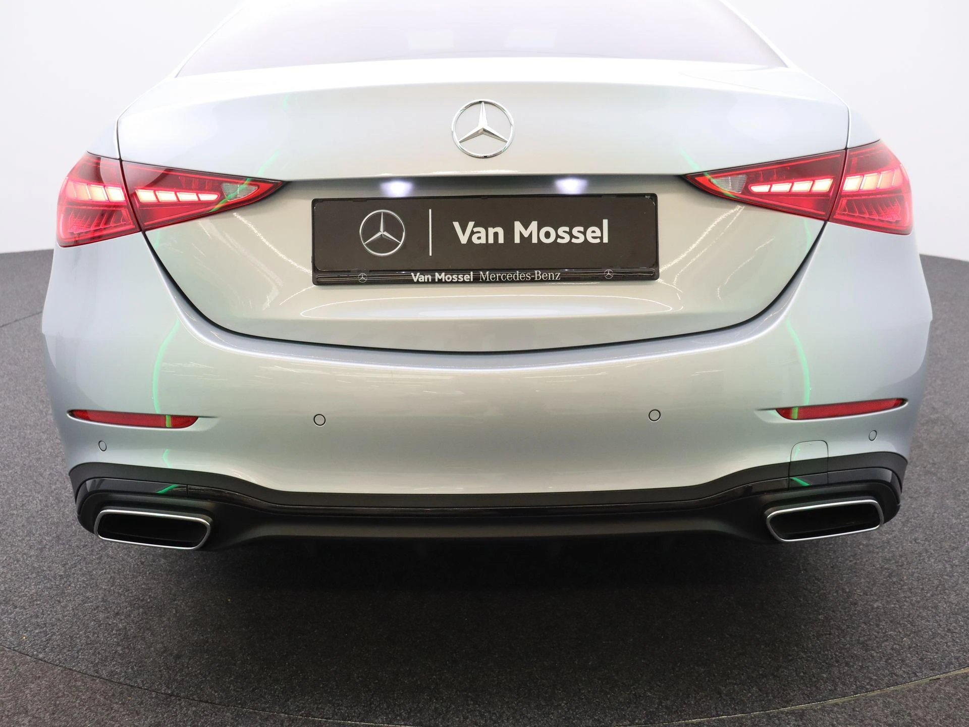 Mercedes-Benz-C-Klasse-image-29