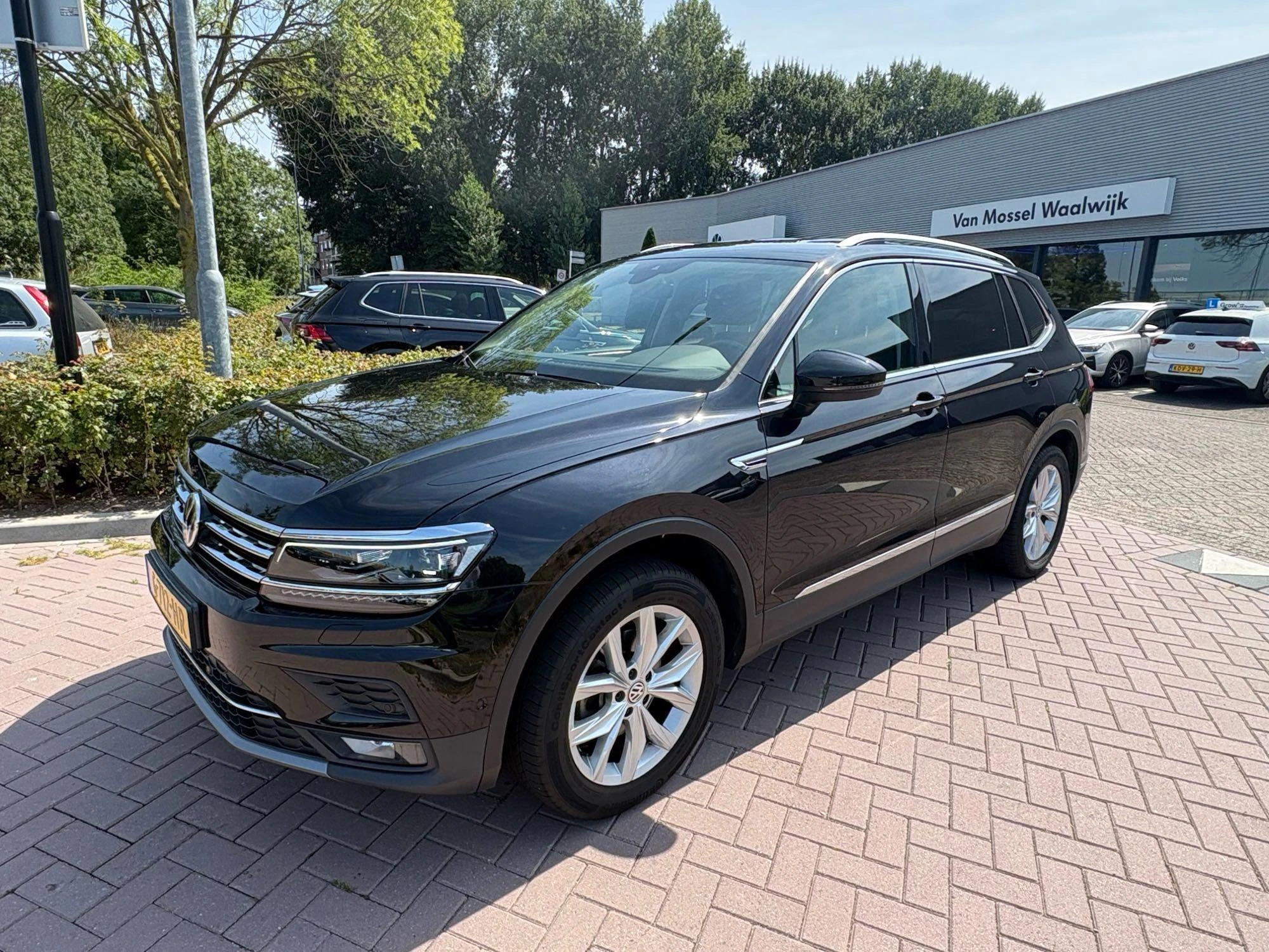 Volkswagen-Tiguan Allspace-image-1