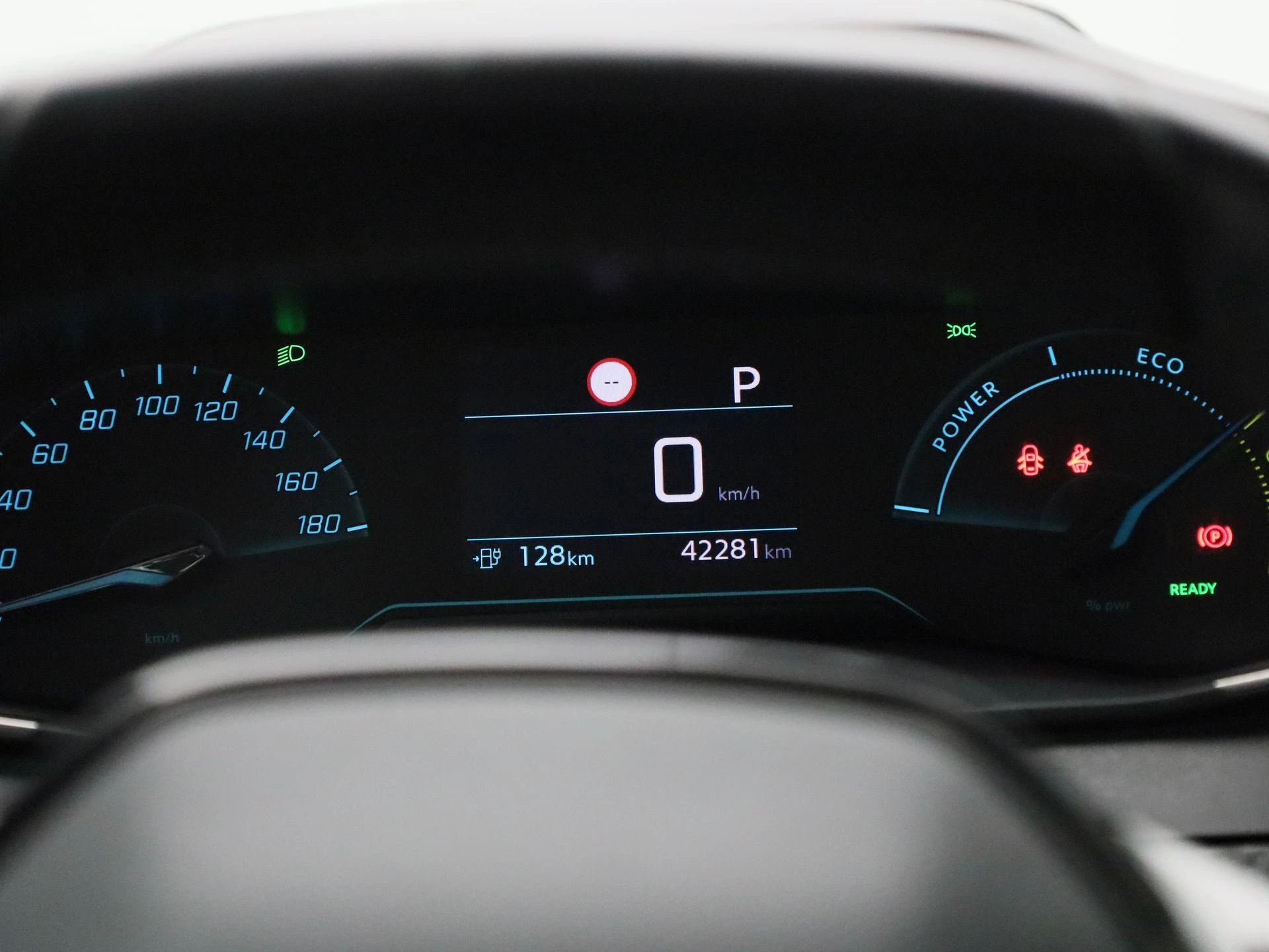 Peugeot-e-208-image-8