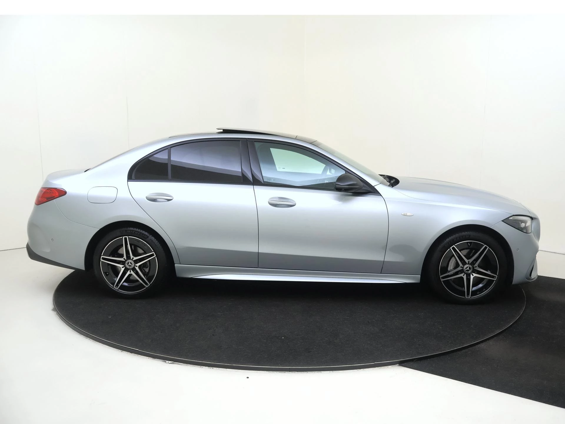 Mercedes-Benz-C-Klasse-image-11