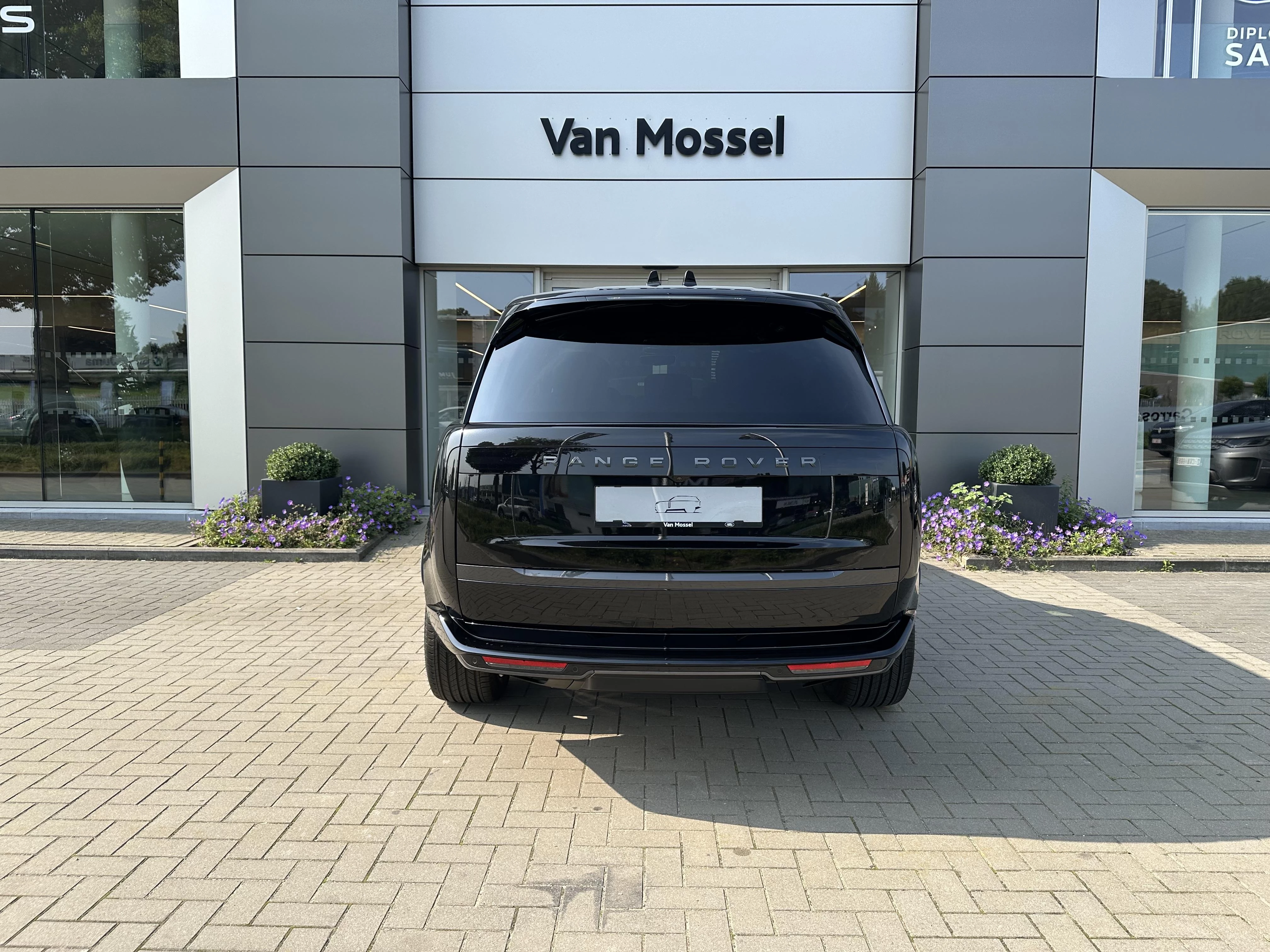 Land Rover-Range Rover-image-5