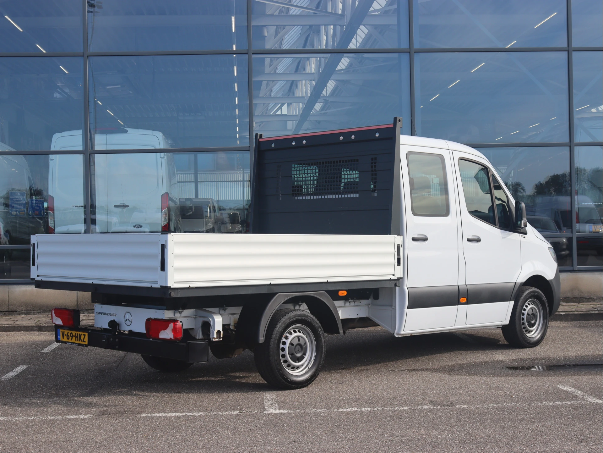 Mercedes-Benz-Sprinter-image-1