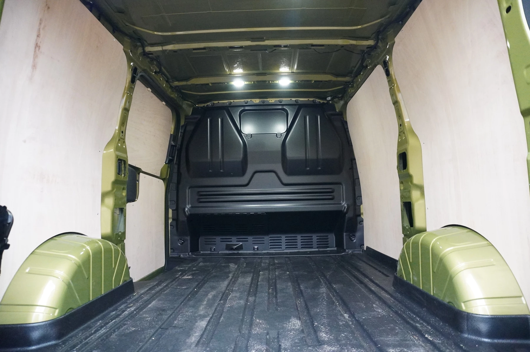 Volkswagen-Transporter-image-9