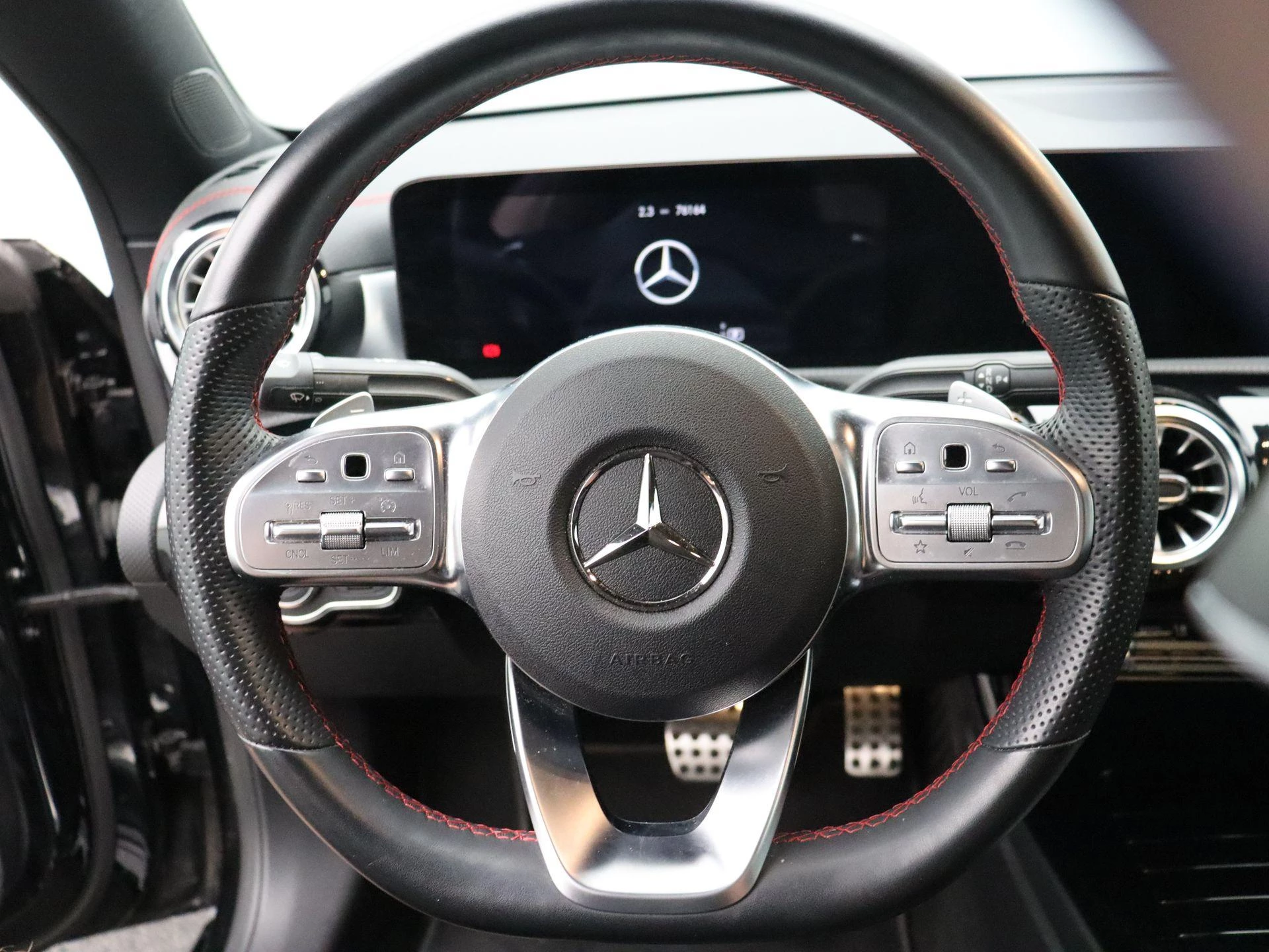 Mercedes-Benz CLA 200 AMG Line Coupé + PANORAMISCH DAK + MULTIBEAM LED +