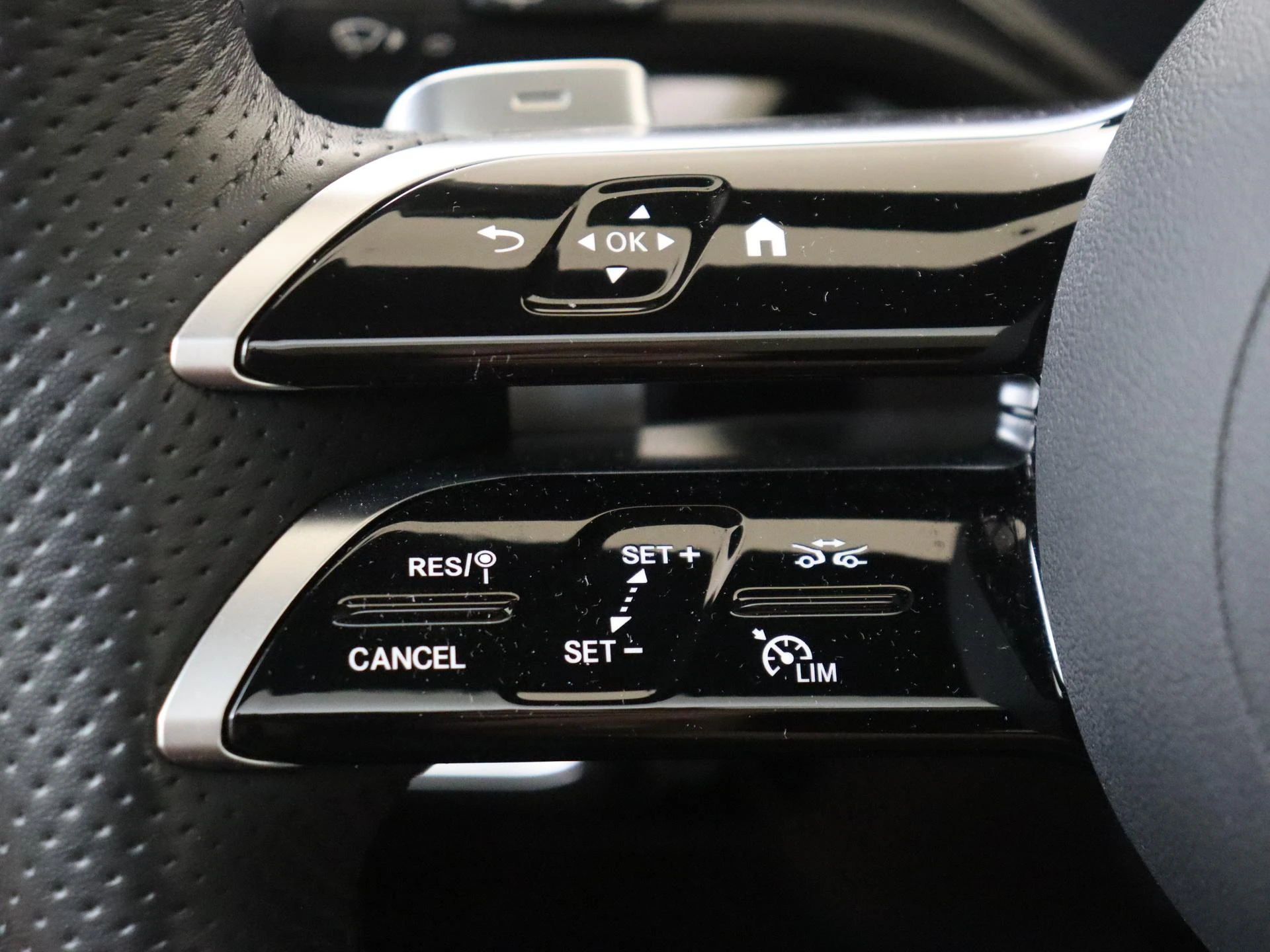 Mercedes-Benz-A-Klasse-image-12