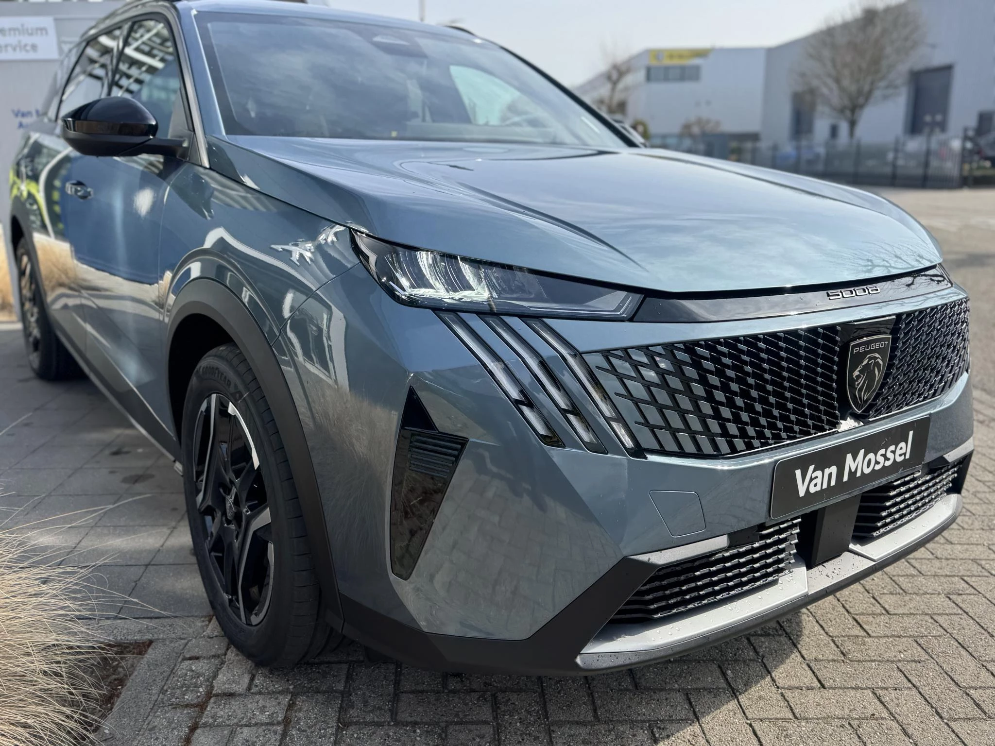 Peugeot-e-5008-image-6