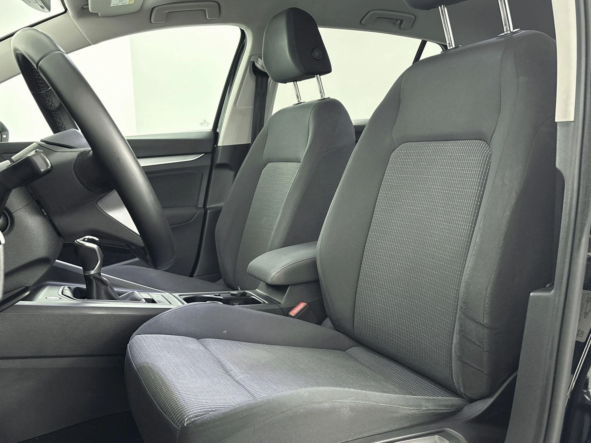 Volkswagen-Golf-image-9
