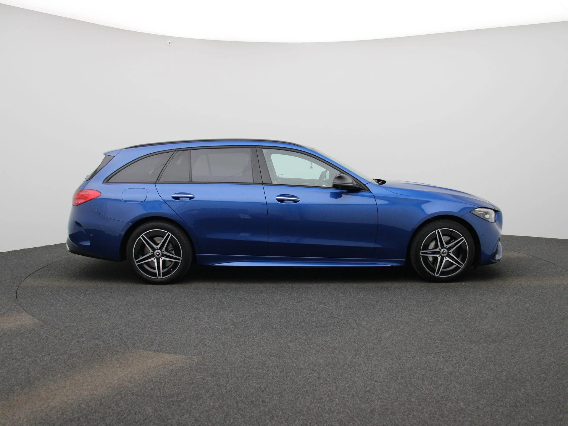 Mercedes-Benz-C-Klasse-image-5
