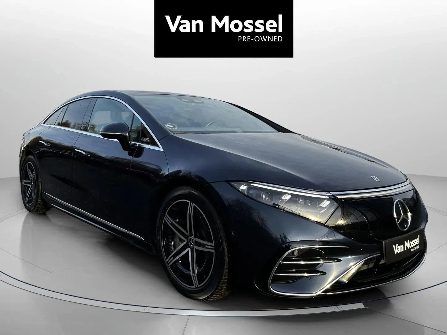 Mercedes-Benz-EQS-image-2