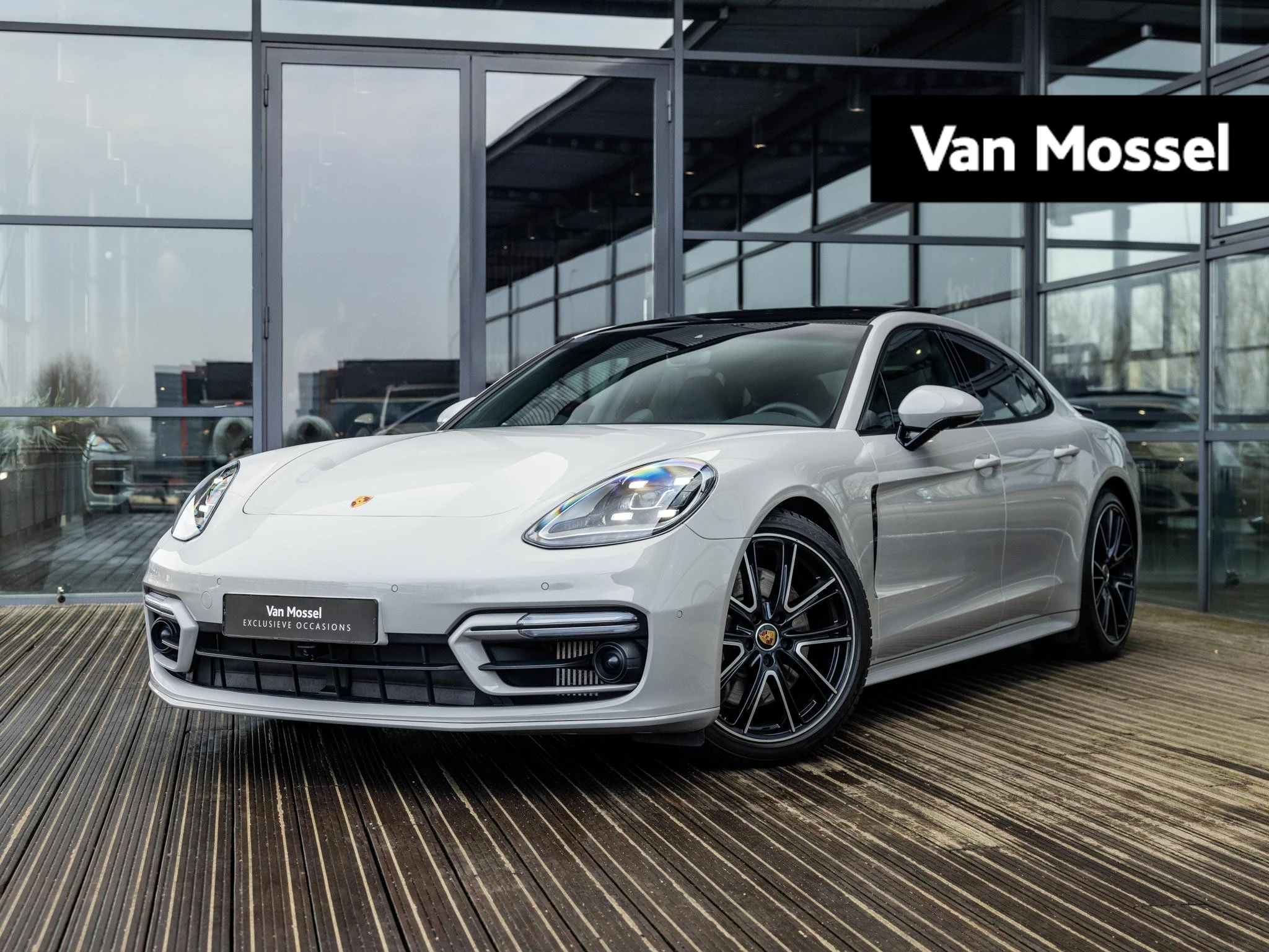 Porsche-Panamera-image-0