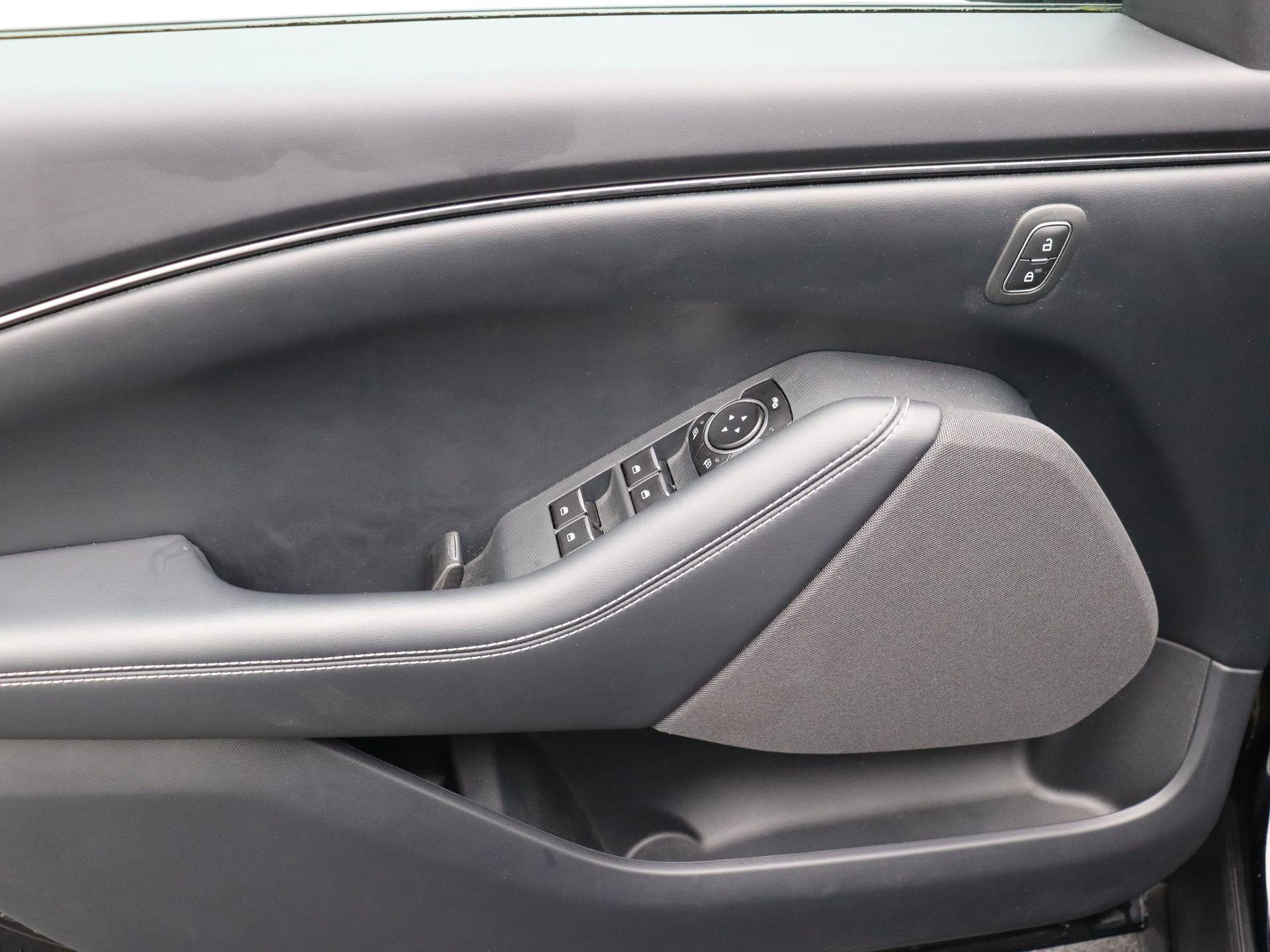 Ford Mustang Mach-E 76kWh RWD