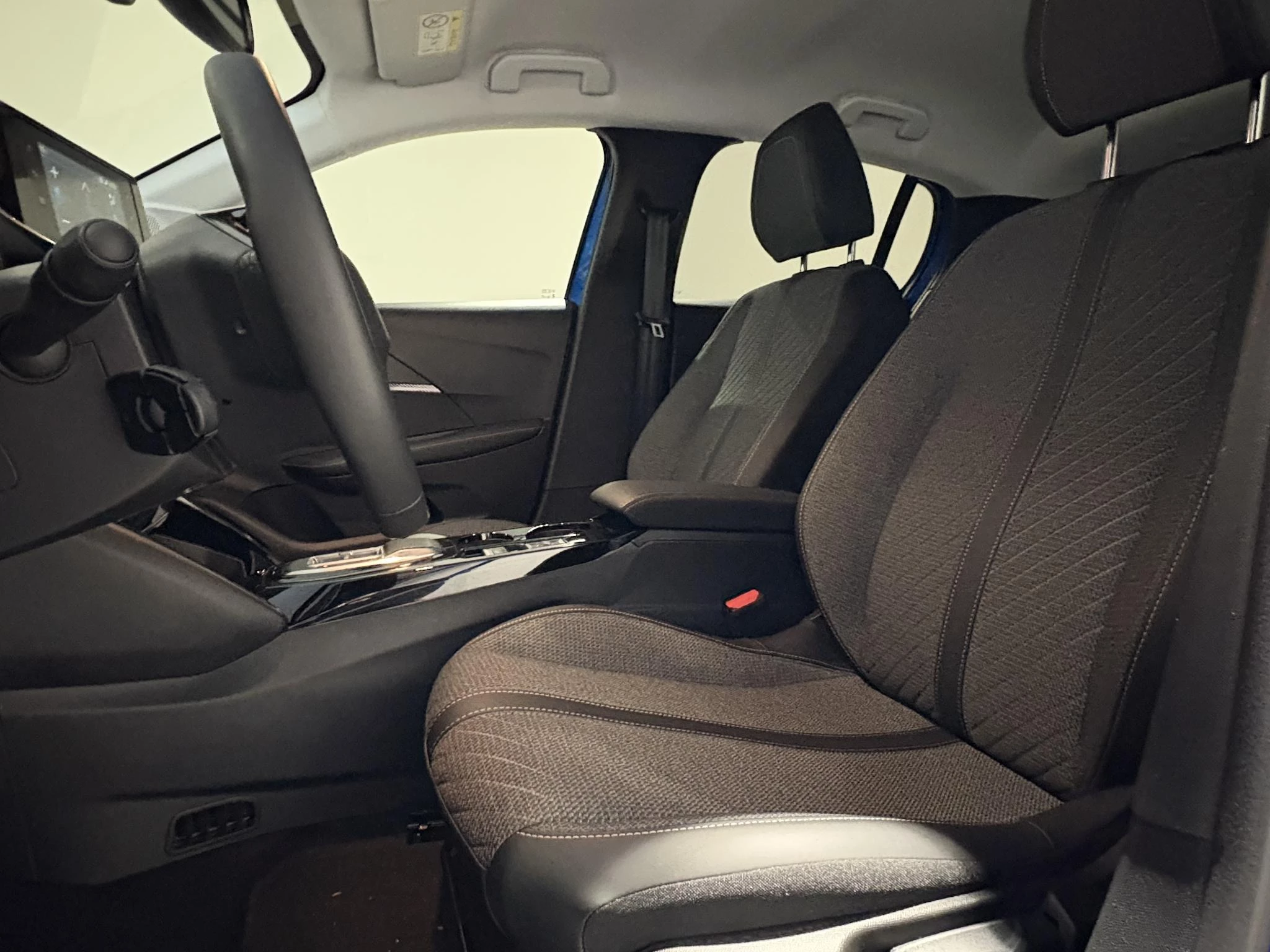 Peugeot-e-208-image-7