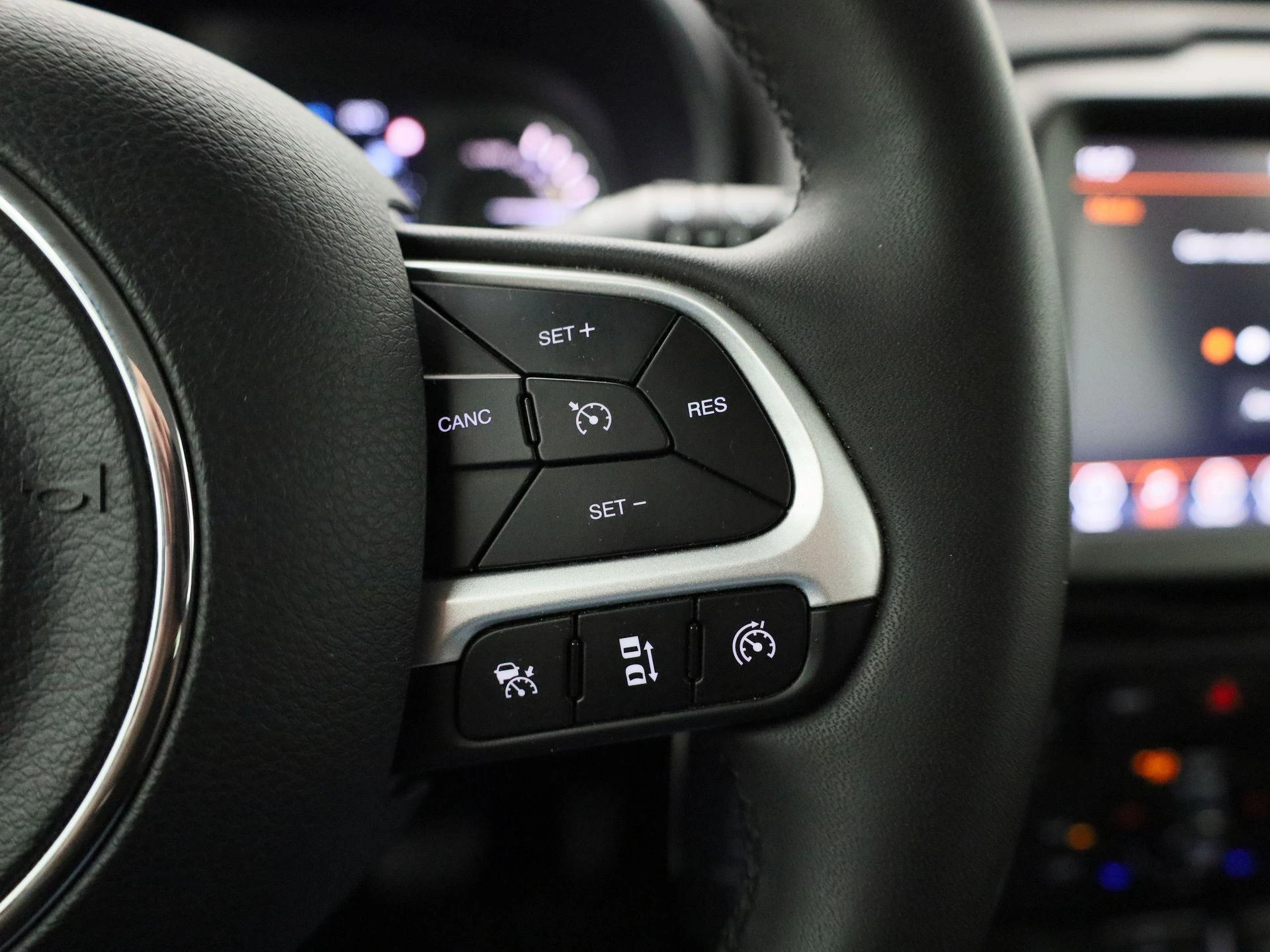 Jeep-Renegade-image-18