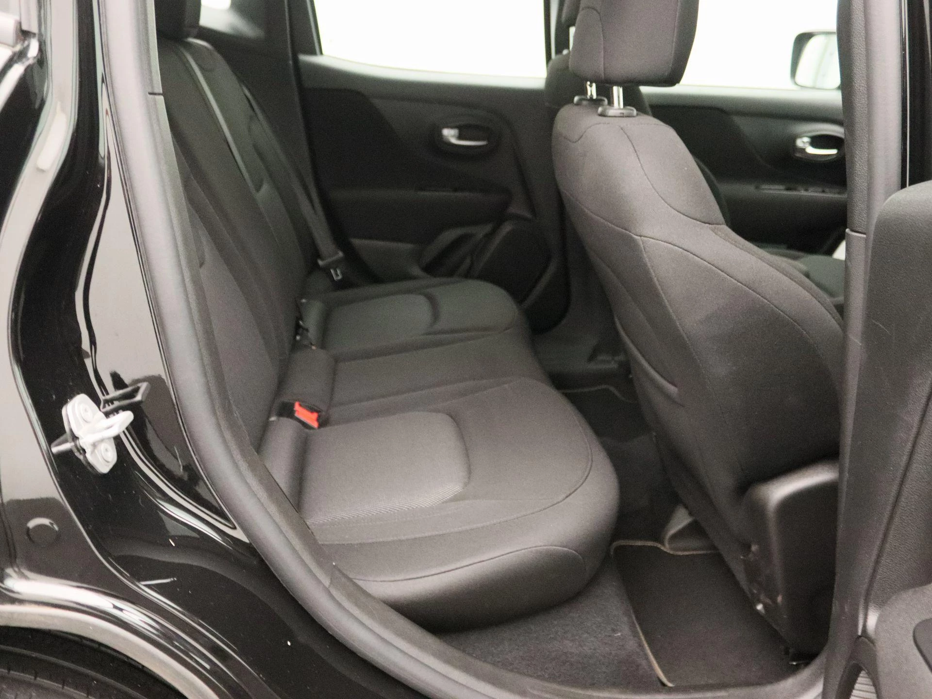 Jeep-Renegade-image-23