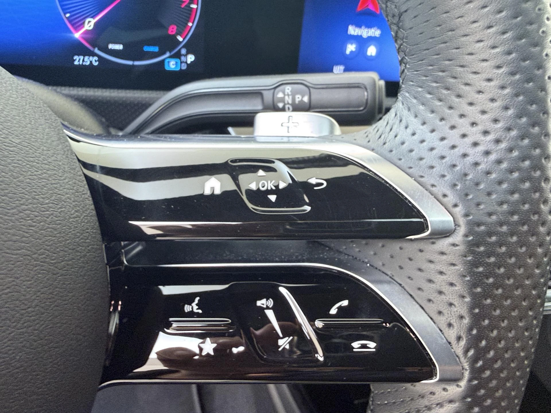 Mercedes-Benz-CLA-image-12