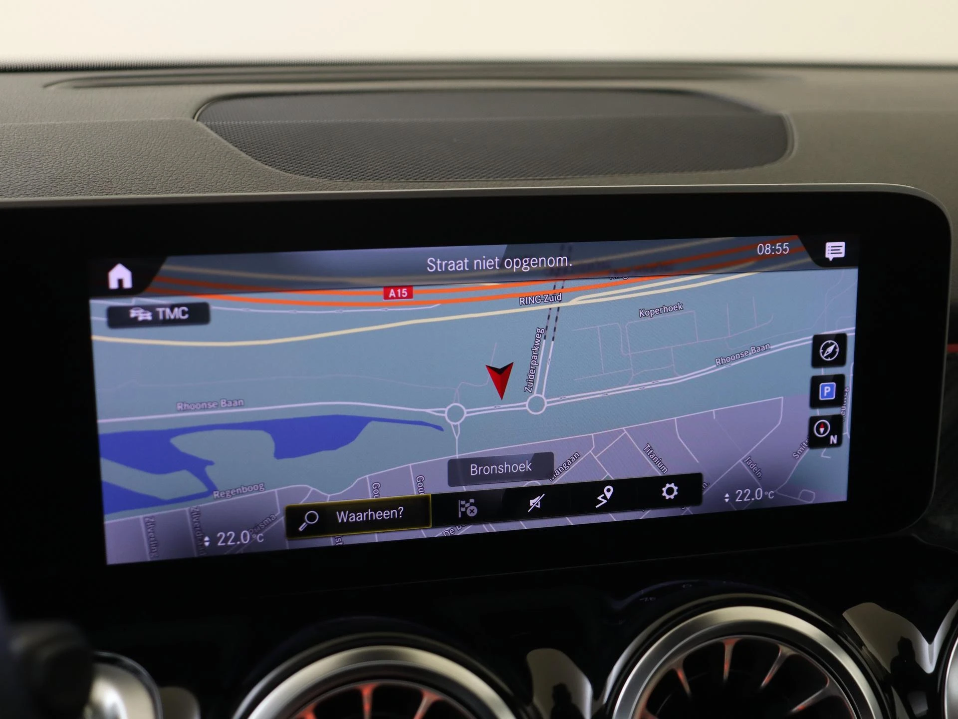 Mercedes-Benz-GLB-image-19