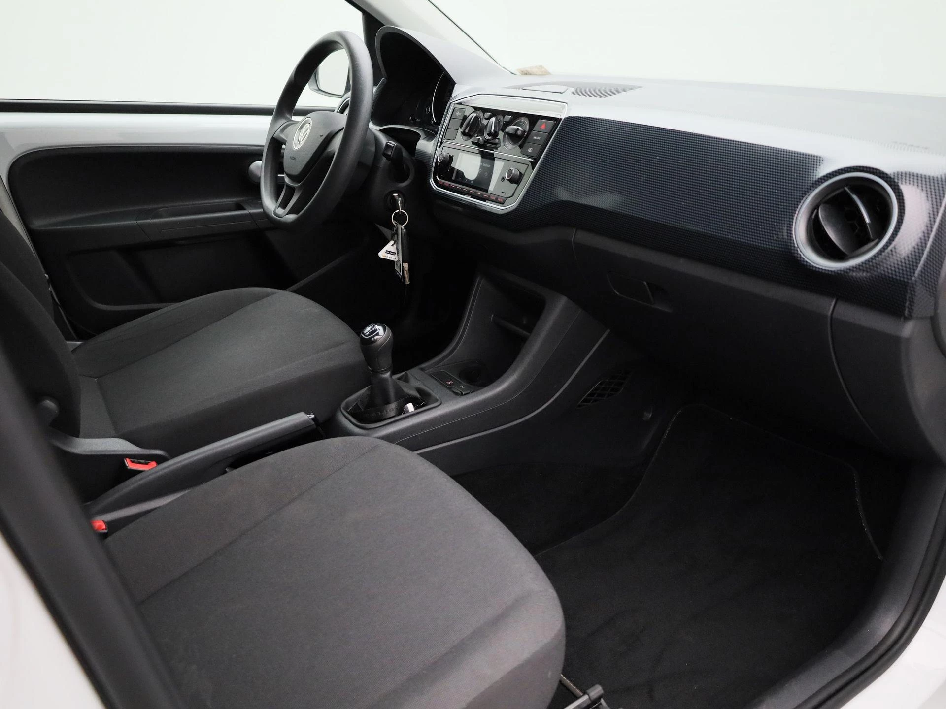 Volkswagen-up!-image-26