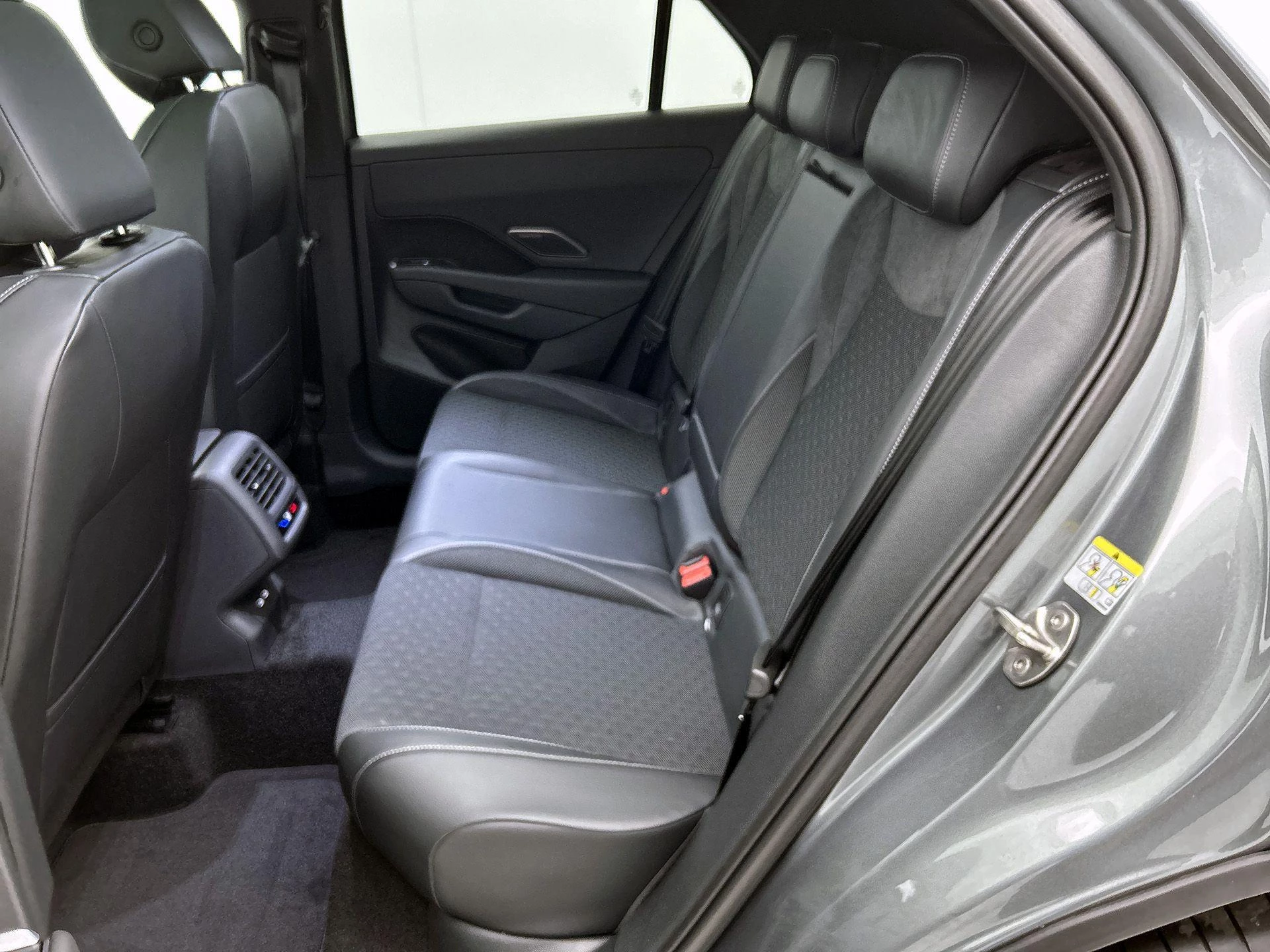 Volkswagen-T-Roc-image-27