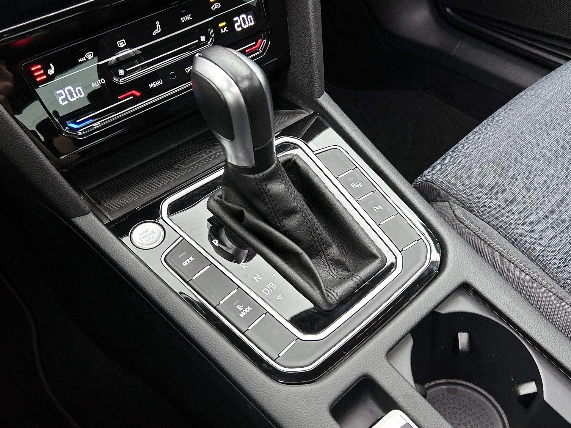 Volkswagen-Passat-image-27