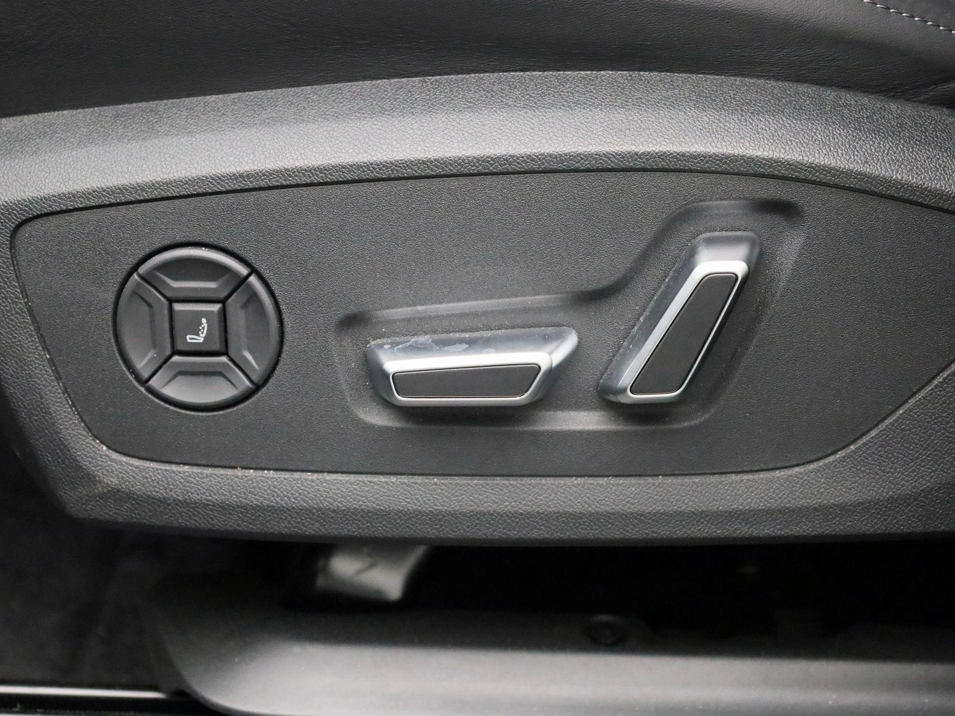 Audi-Q6 e-tron-image-38