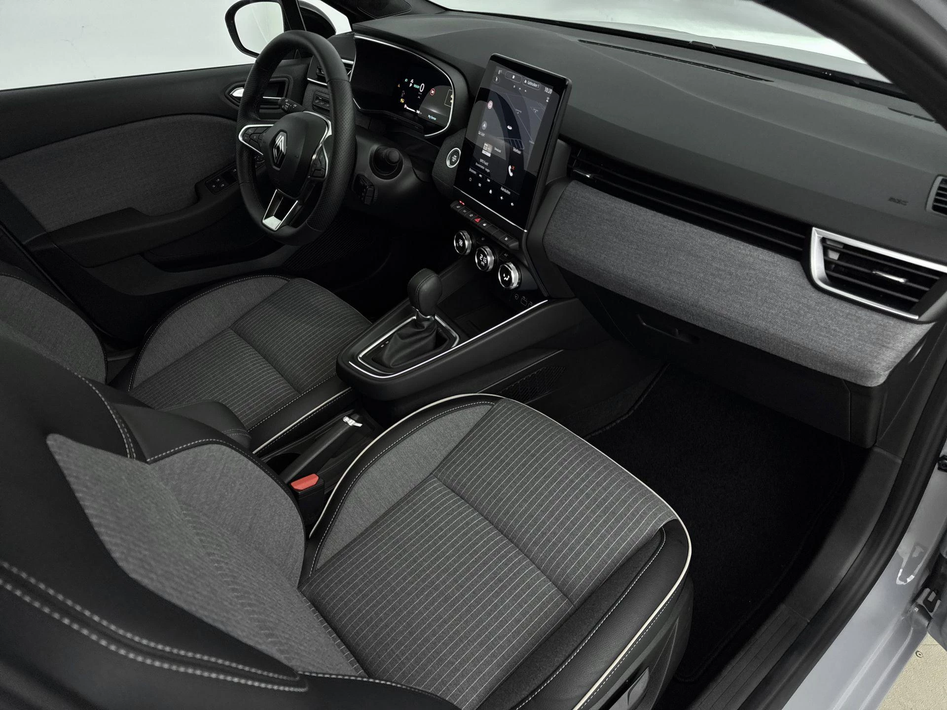 Renault-Clio-image-18