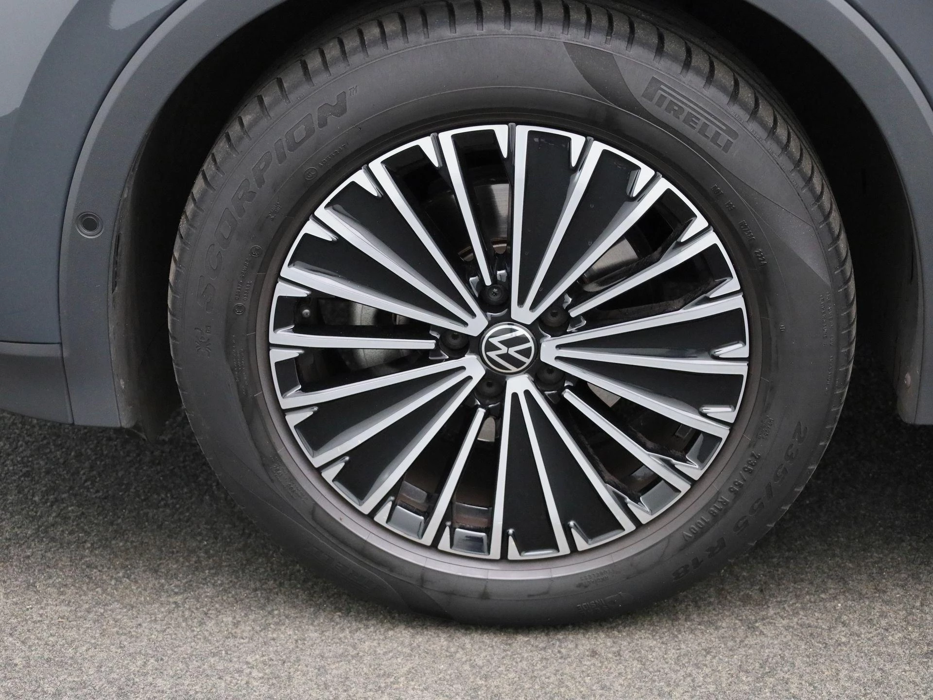 Volkswagen-Tiguan-image-13