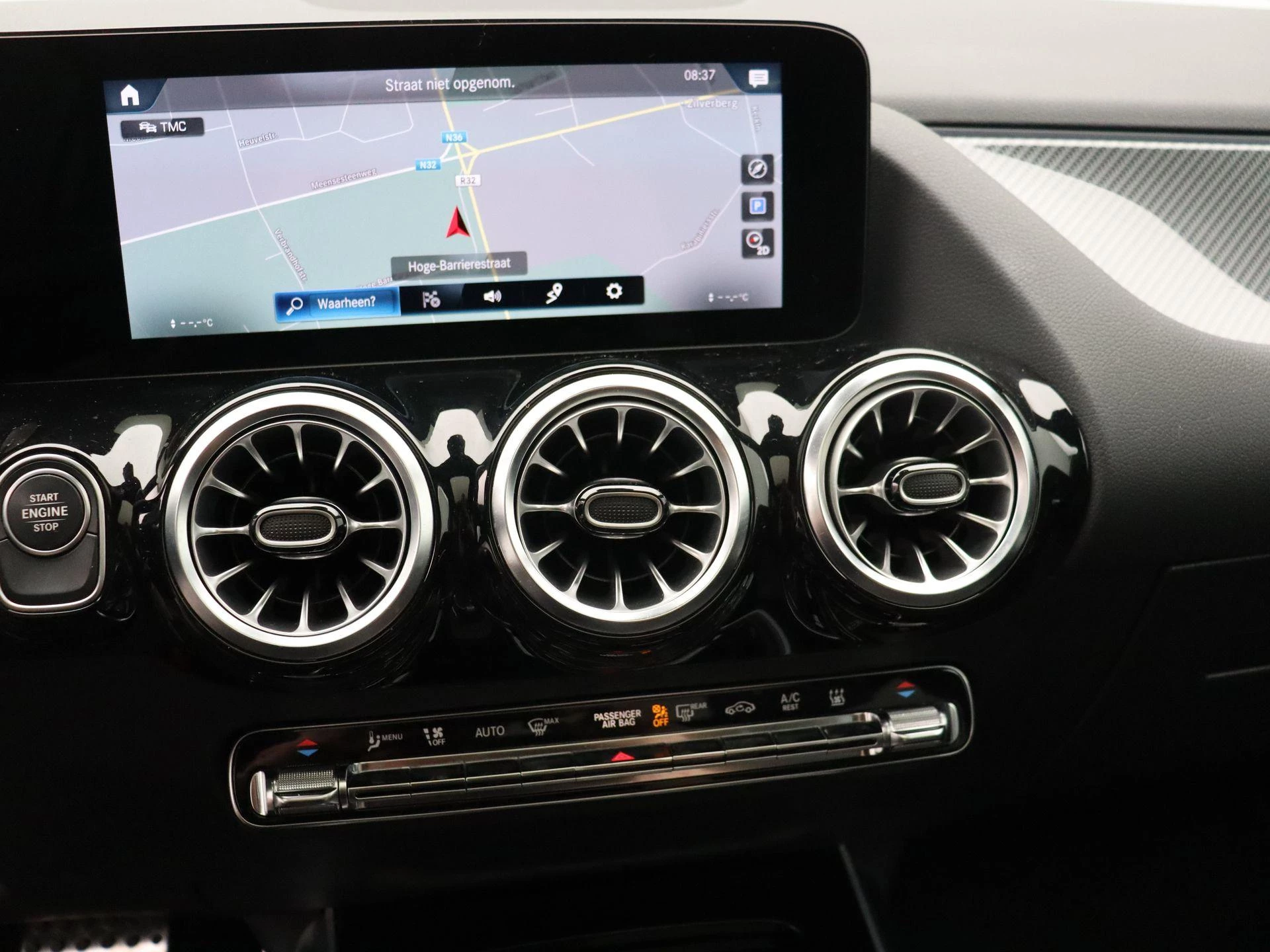 Mercedes-Benz GLA 250e Amg Line + MULTIBEAM + PANO DAK + CARPLAY + TREKHAAK +
