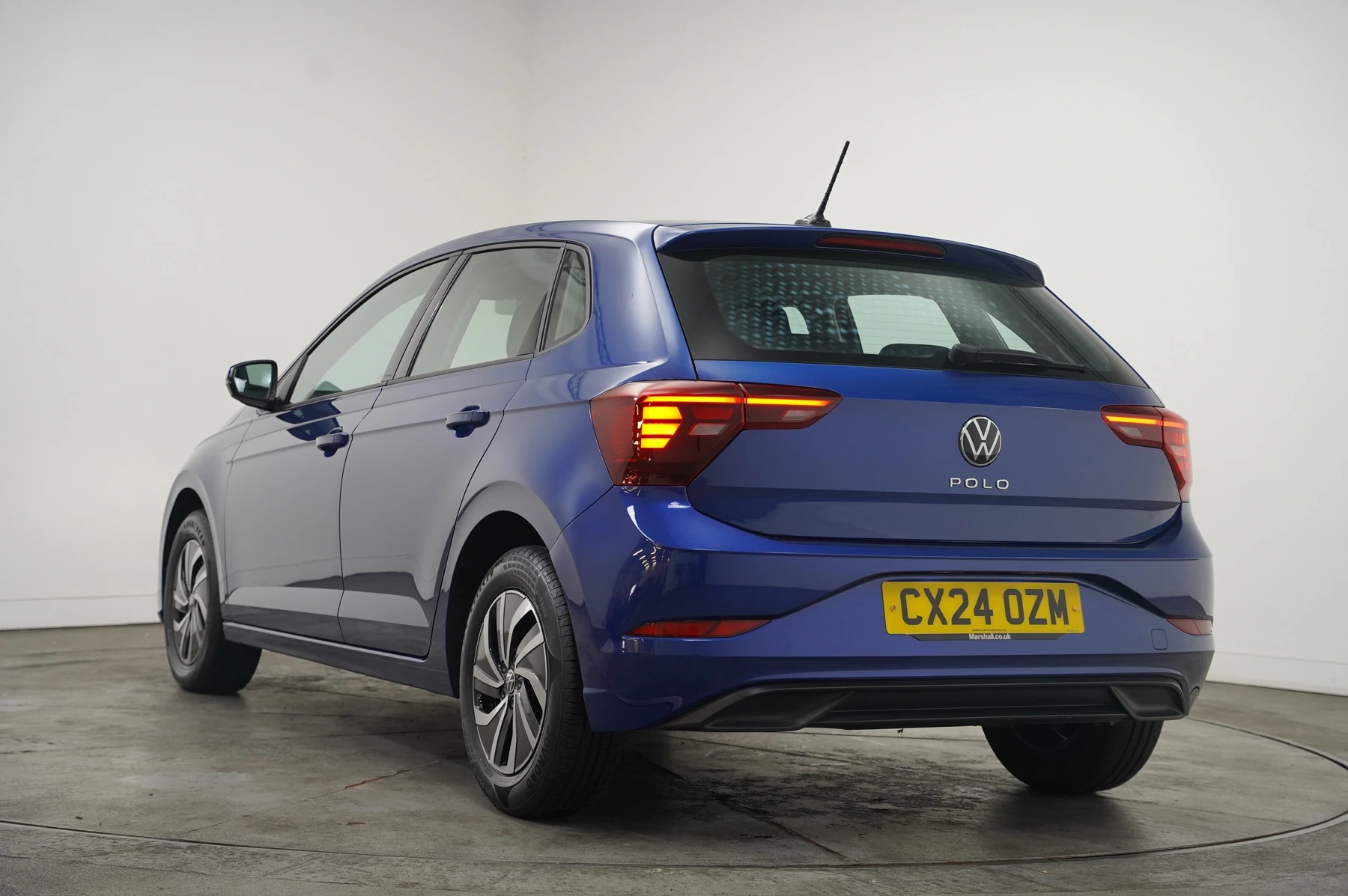 Volkswagen-Polo-image-2