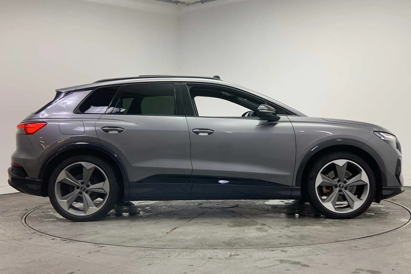 Audi-Q4 e-tron-image-3