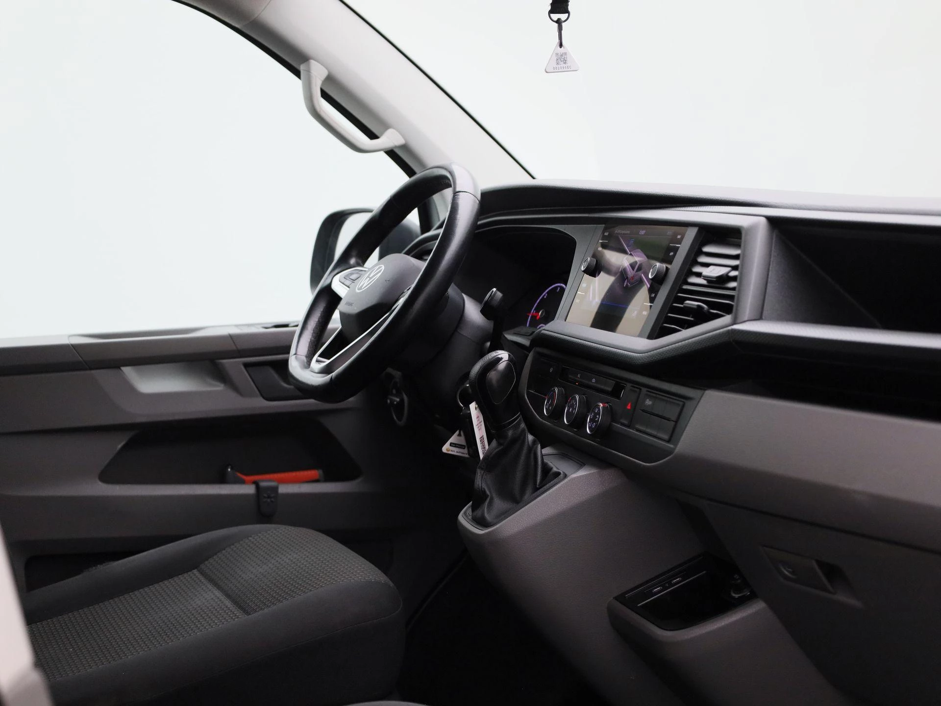 Volkswagen-Transporter-image-34