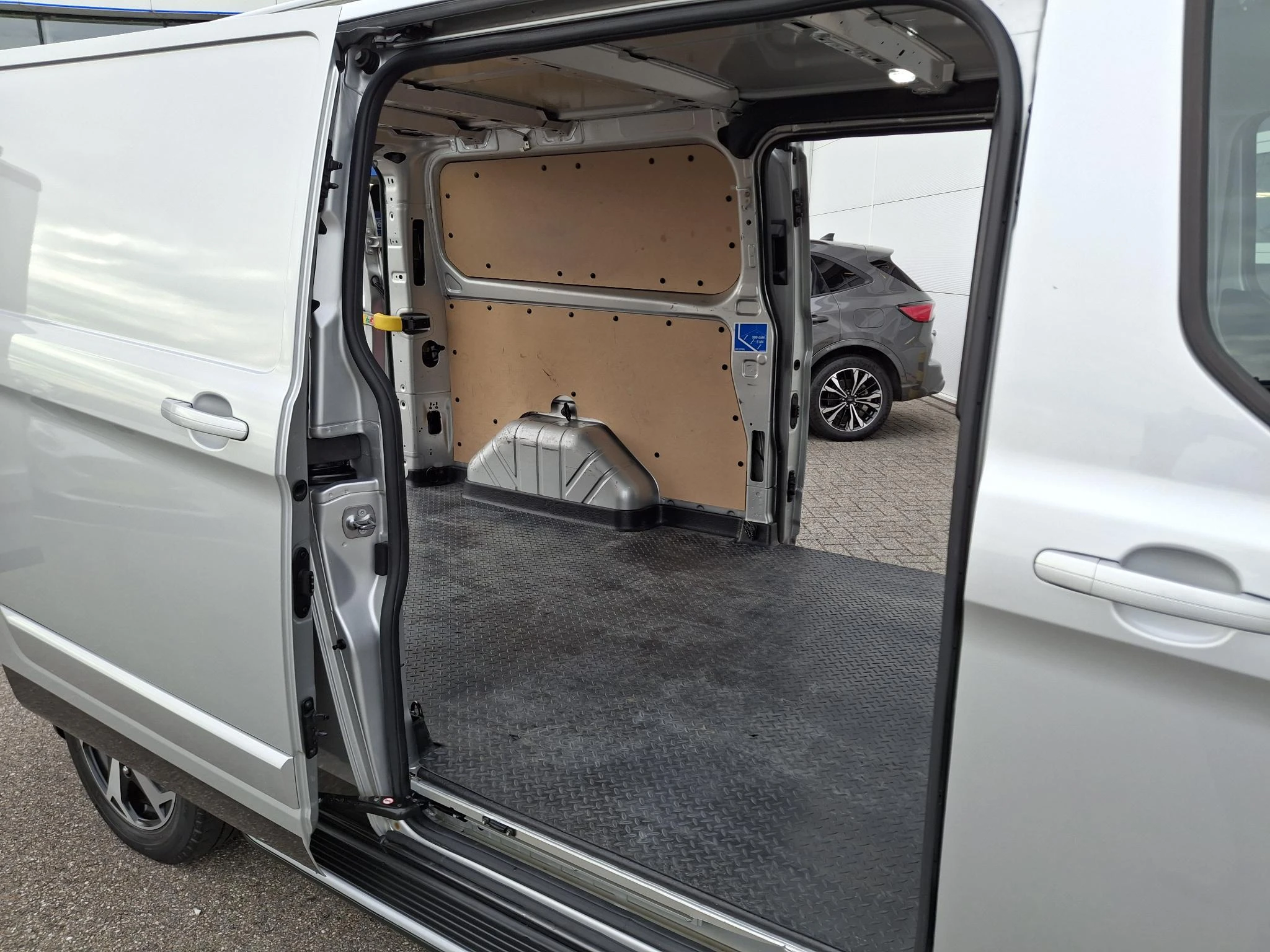 Ford-Transit Custom-image-9