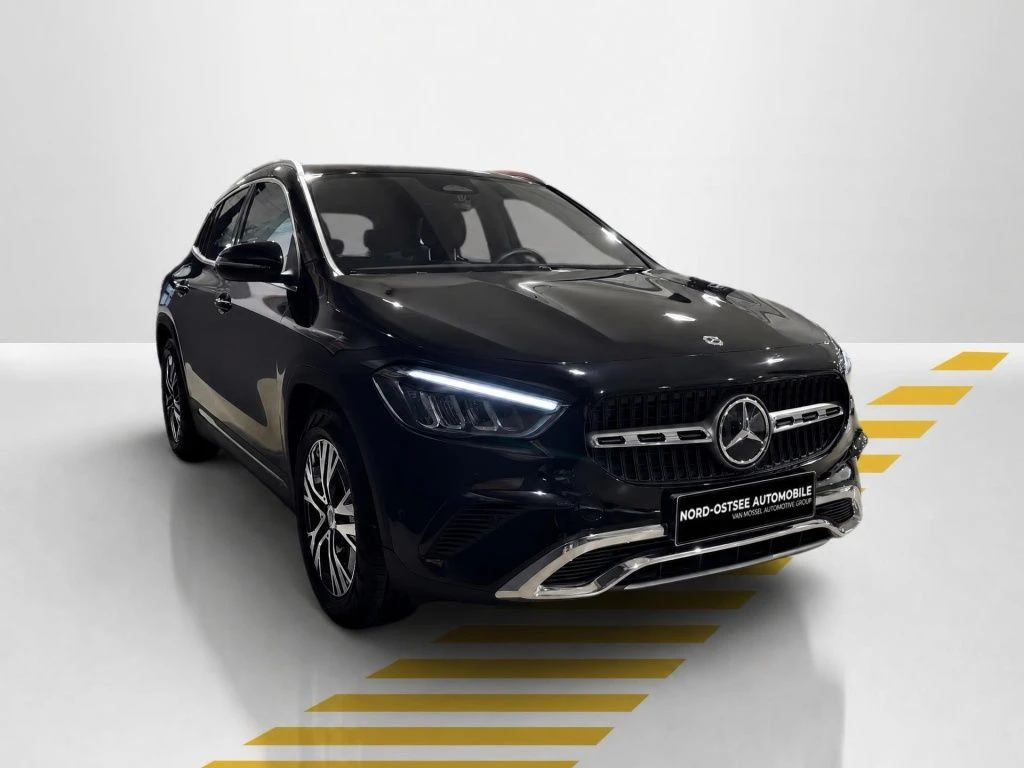 Mercedes-Benz-GLA 200-image-17
