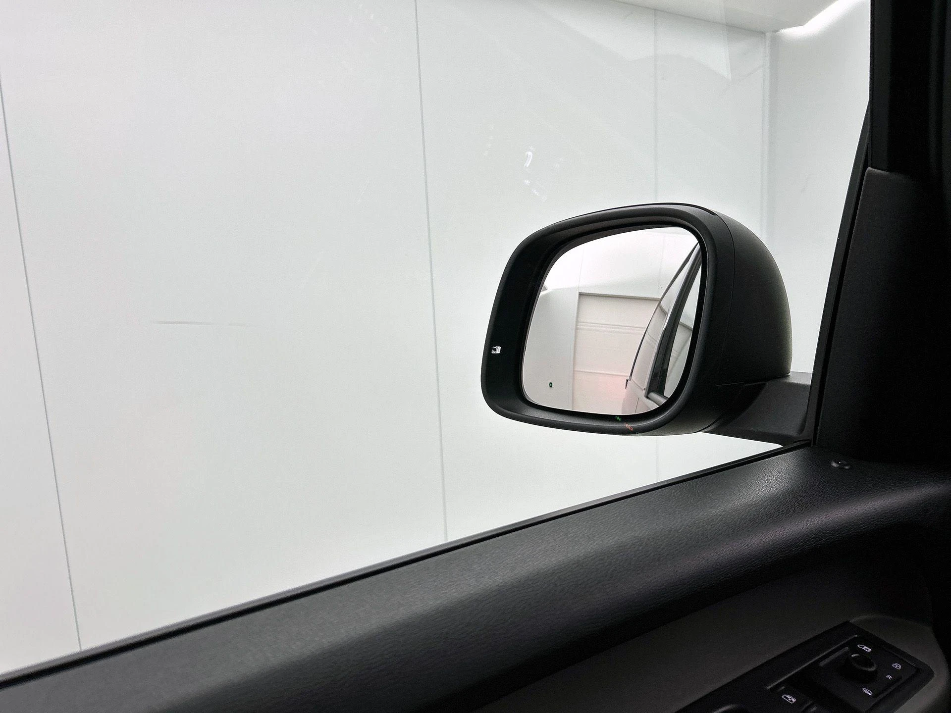 Volkswagen-ID. Buzz Cargo-image-16