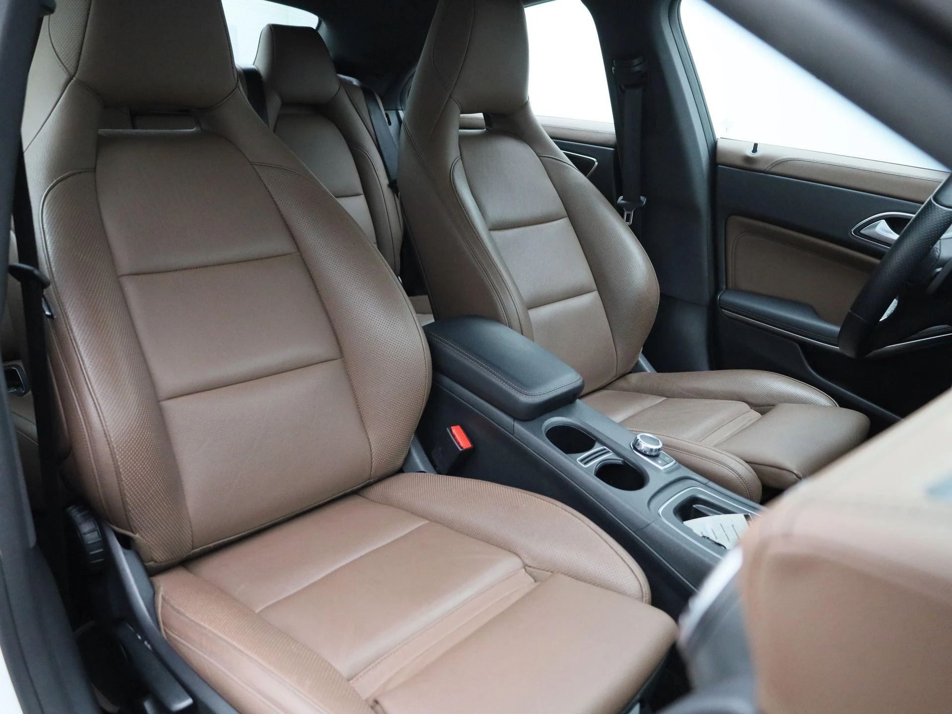 Mercedes-Benz-CLA-image-39